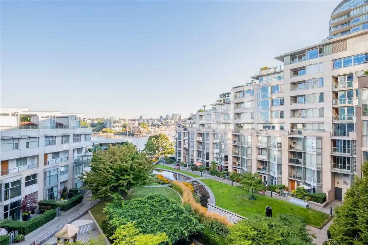 #605 – 1228 Marinaside Crescent
