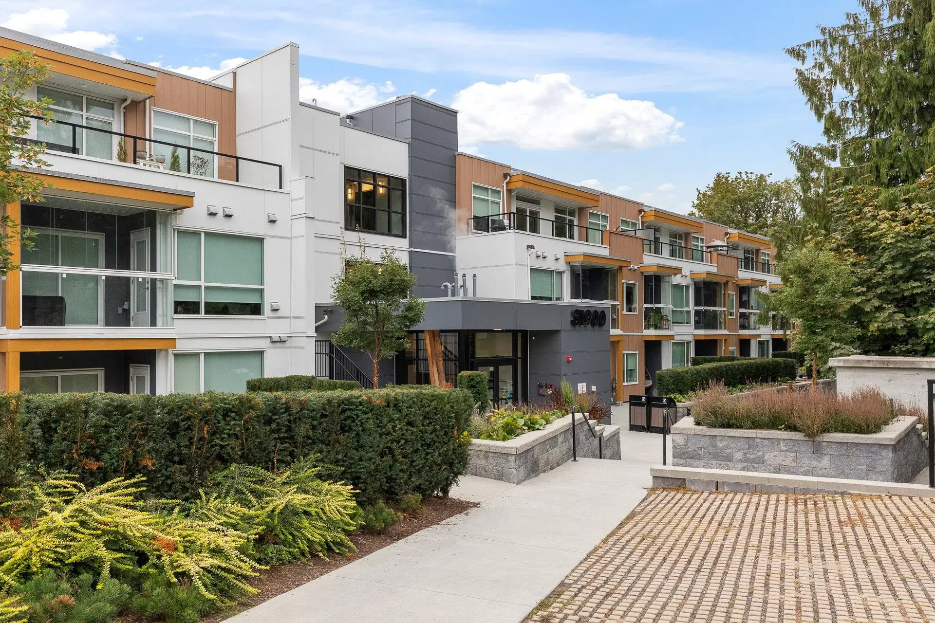 #215 – 31900 Raven Avenue