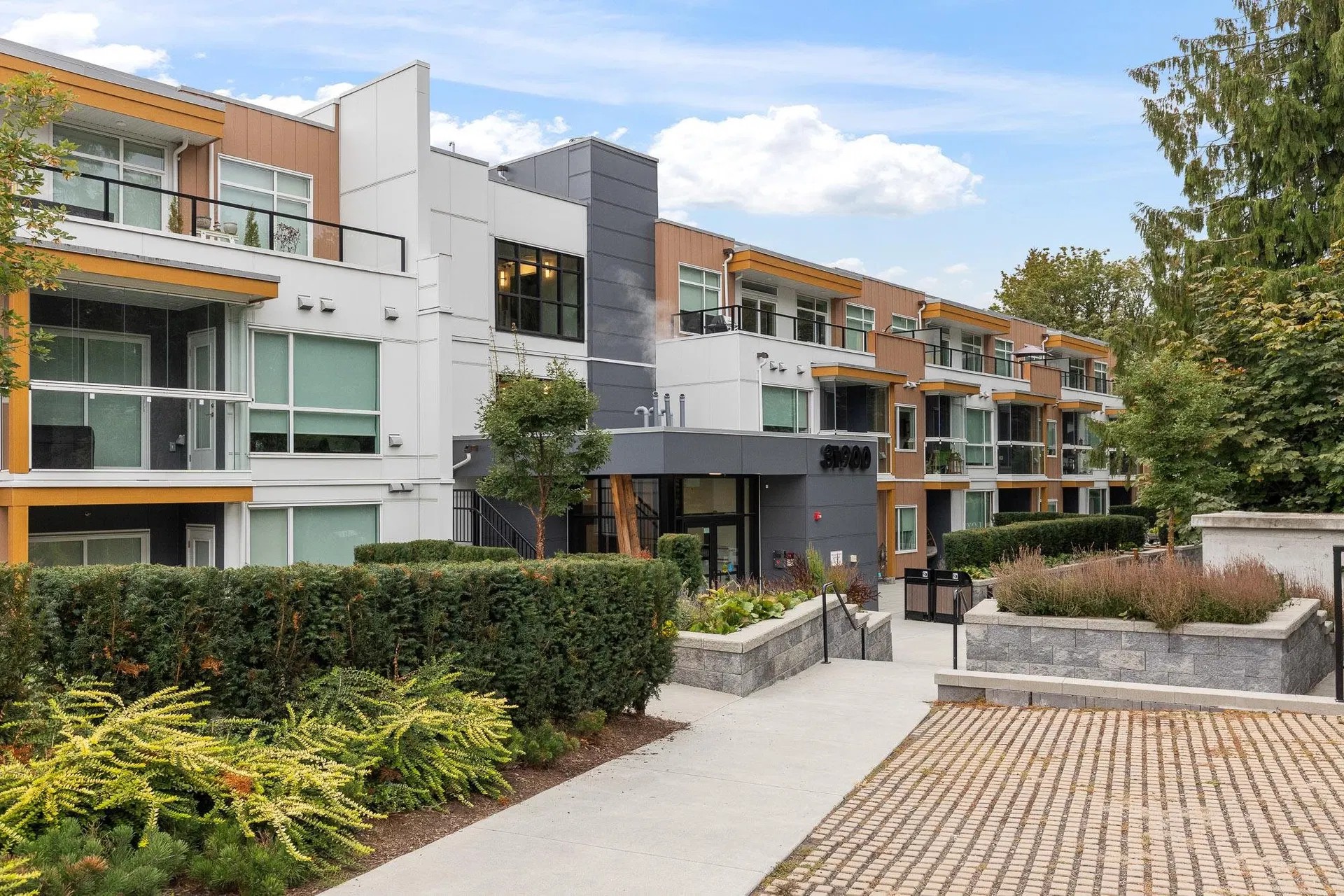 #215 – 31900 Raven Avenue