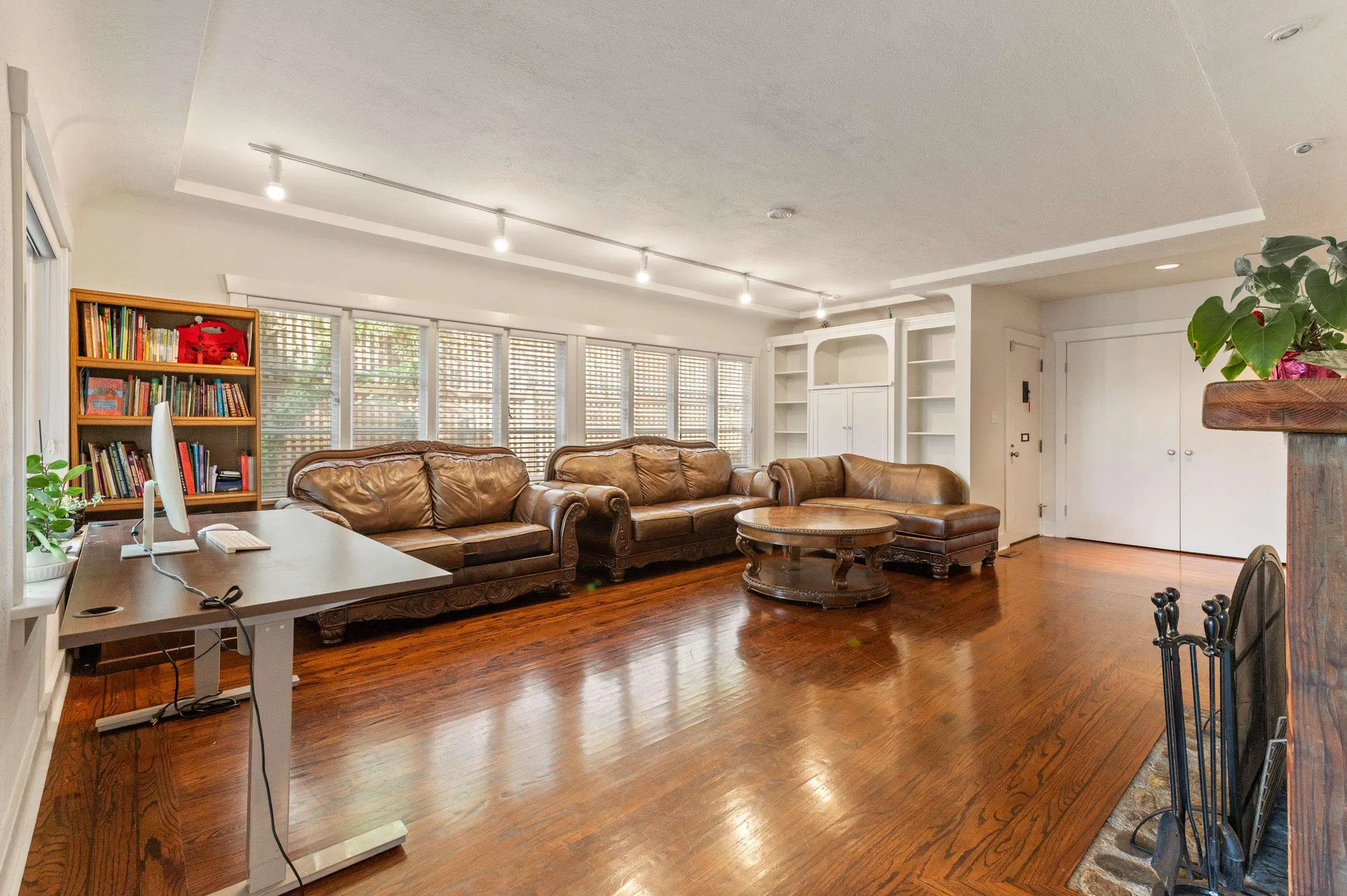 Photo 5 of 40 at 1340 Palmerston Avenue