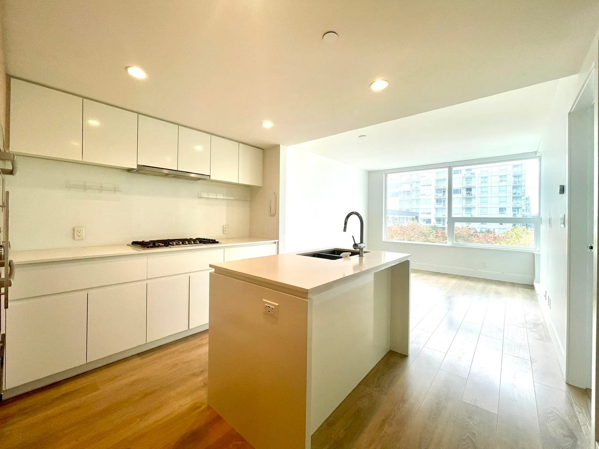 Photo 4 of 15 at #605 – 6900 Pearson Way