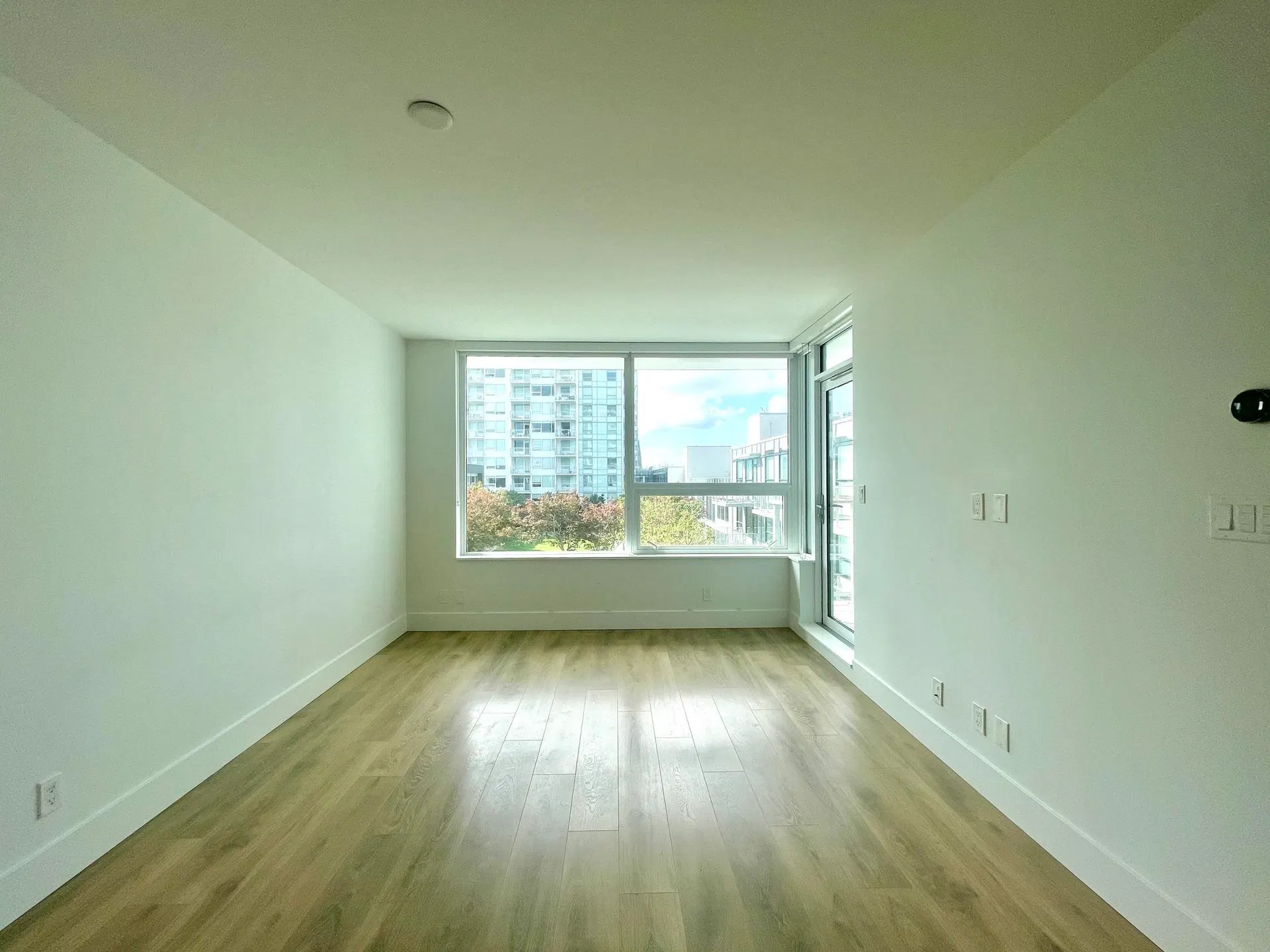 Photo 5 of 15 at #605 – 6900 Pearson Way