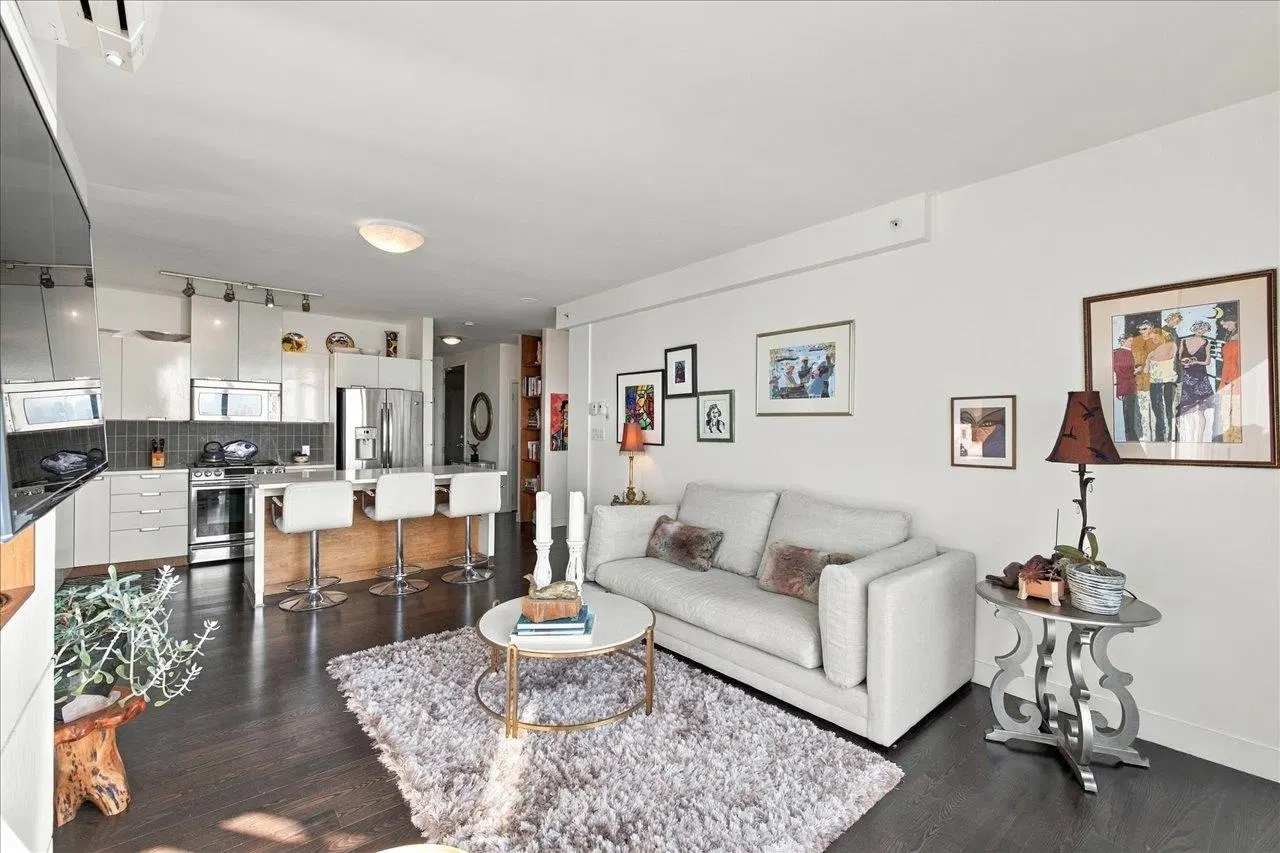Photo 4 of 37 at #1803 – 151 W 2nd Street