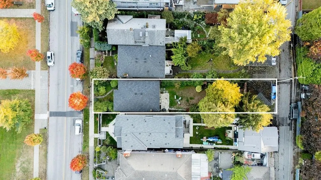 Photo 4 of 19 at 3315 Victoria Drive