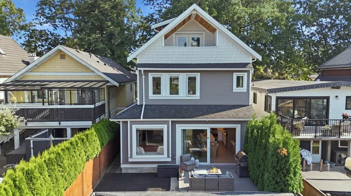 Photo 1 of 34 at 2137 E 2nd Avenue
