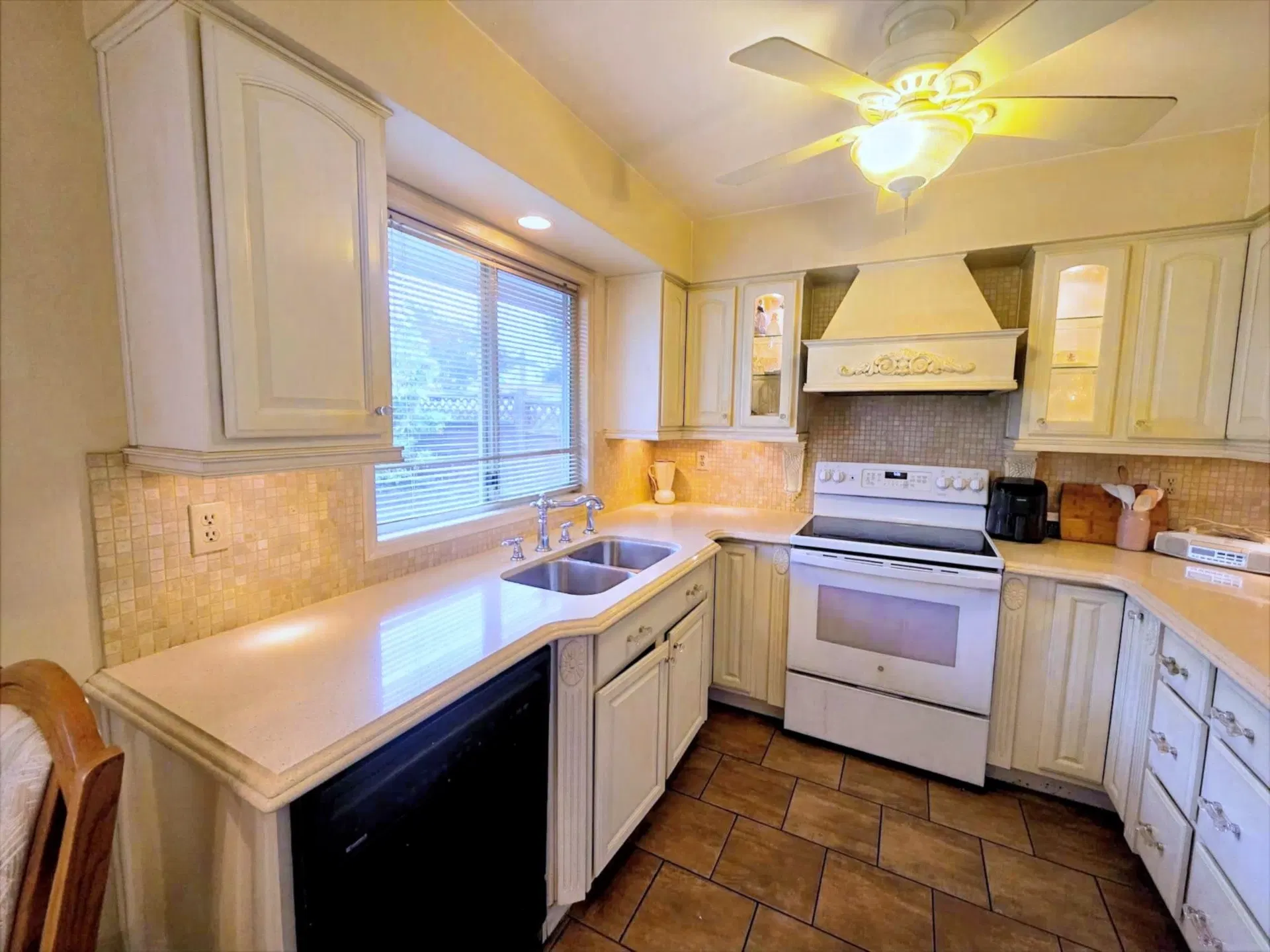Photo 3 of 39 at 3452 Clearbrook Road