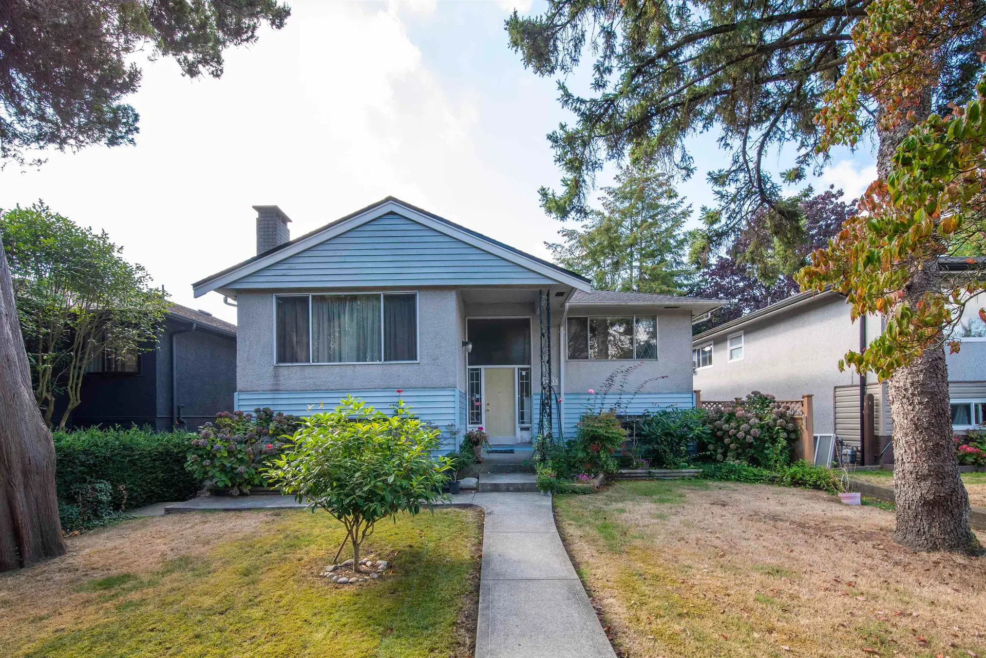 Photo 3 of 40 at 6333 Elgin Street