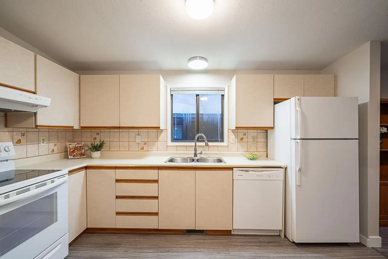 Photo 3 of 35 at #197 – 27111 0 Avenue