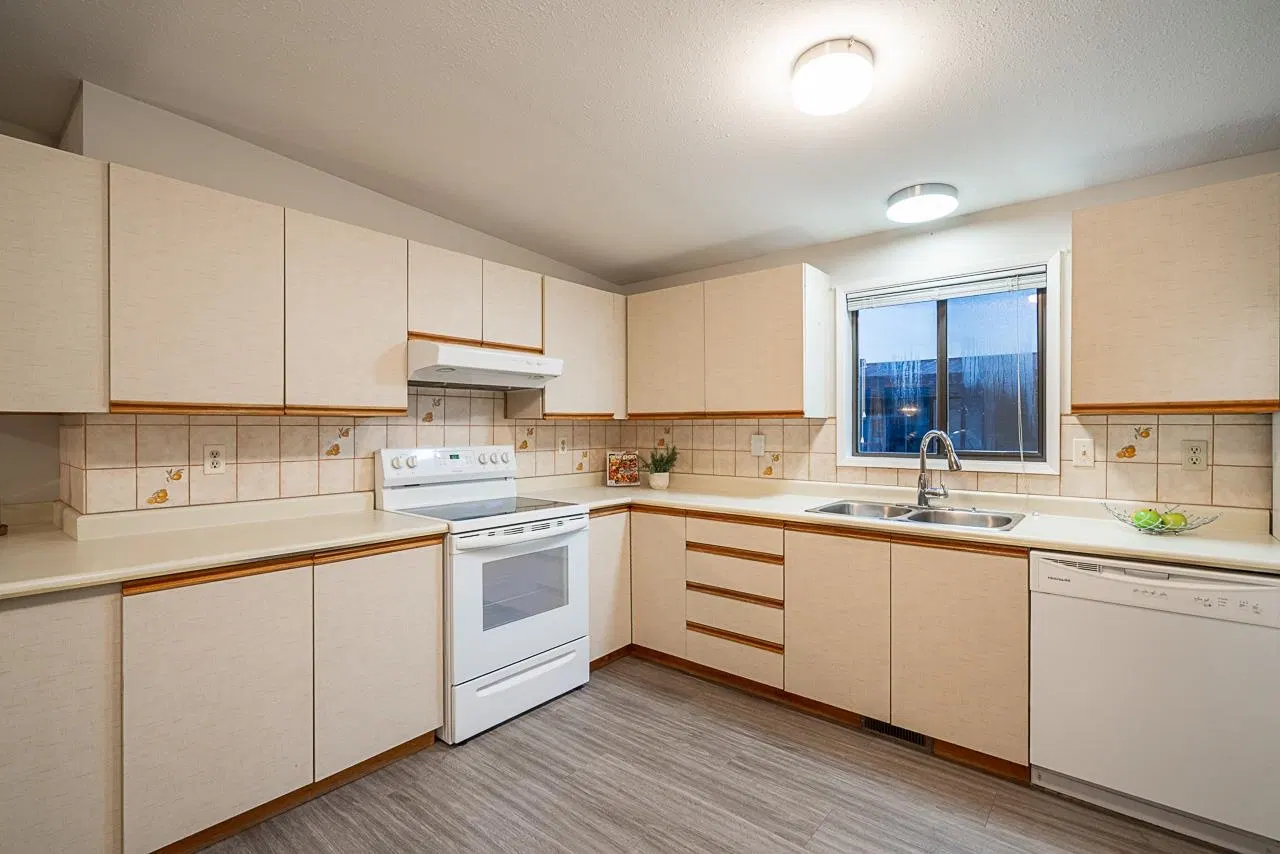 Photo 5 of 35 at #197 – 27111 0 Avenue