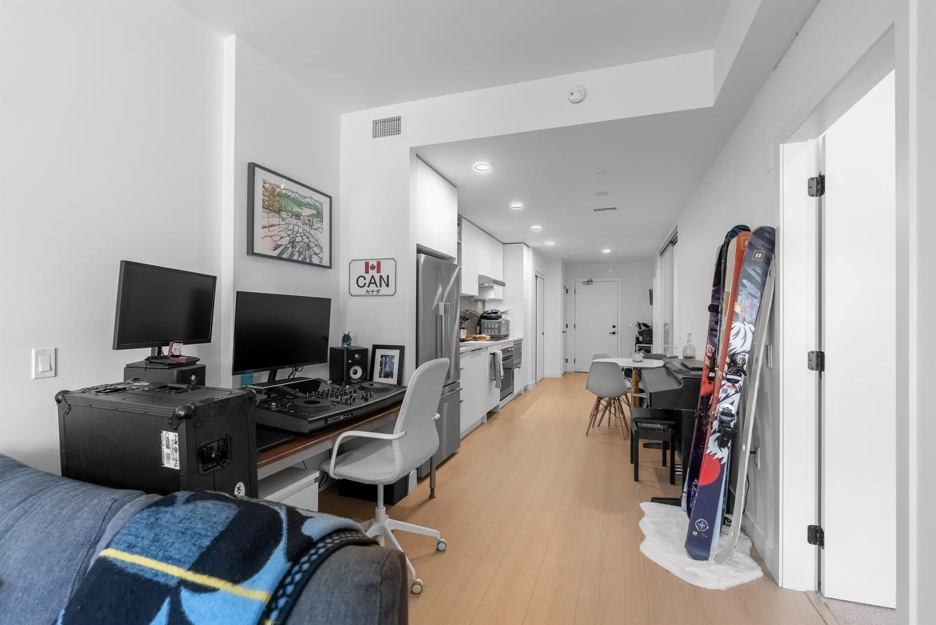 Photo 4 of 32 at #317 – 422 E 3rd Street