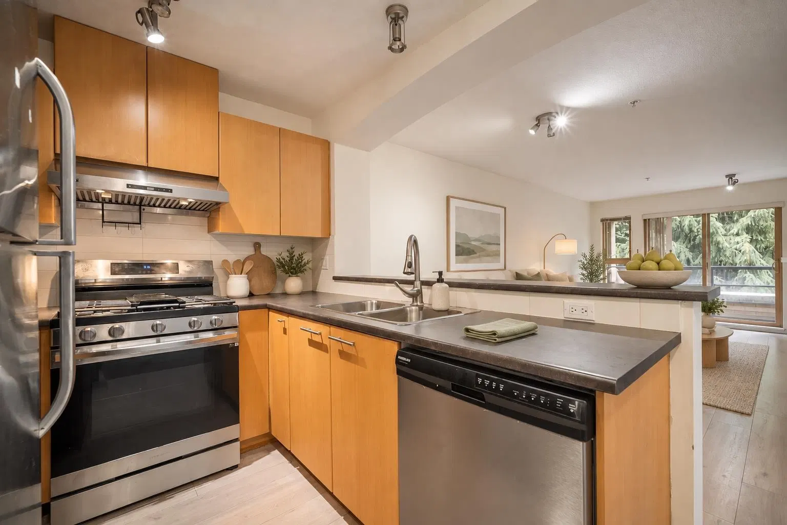 Photo 4 of 27 at #408 – 9319 University Crescent