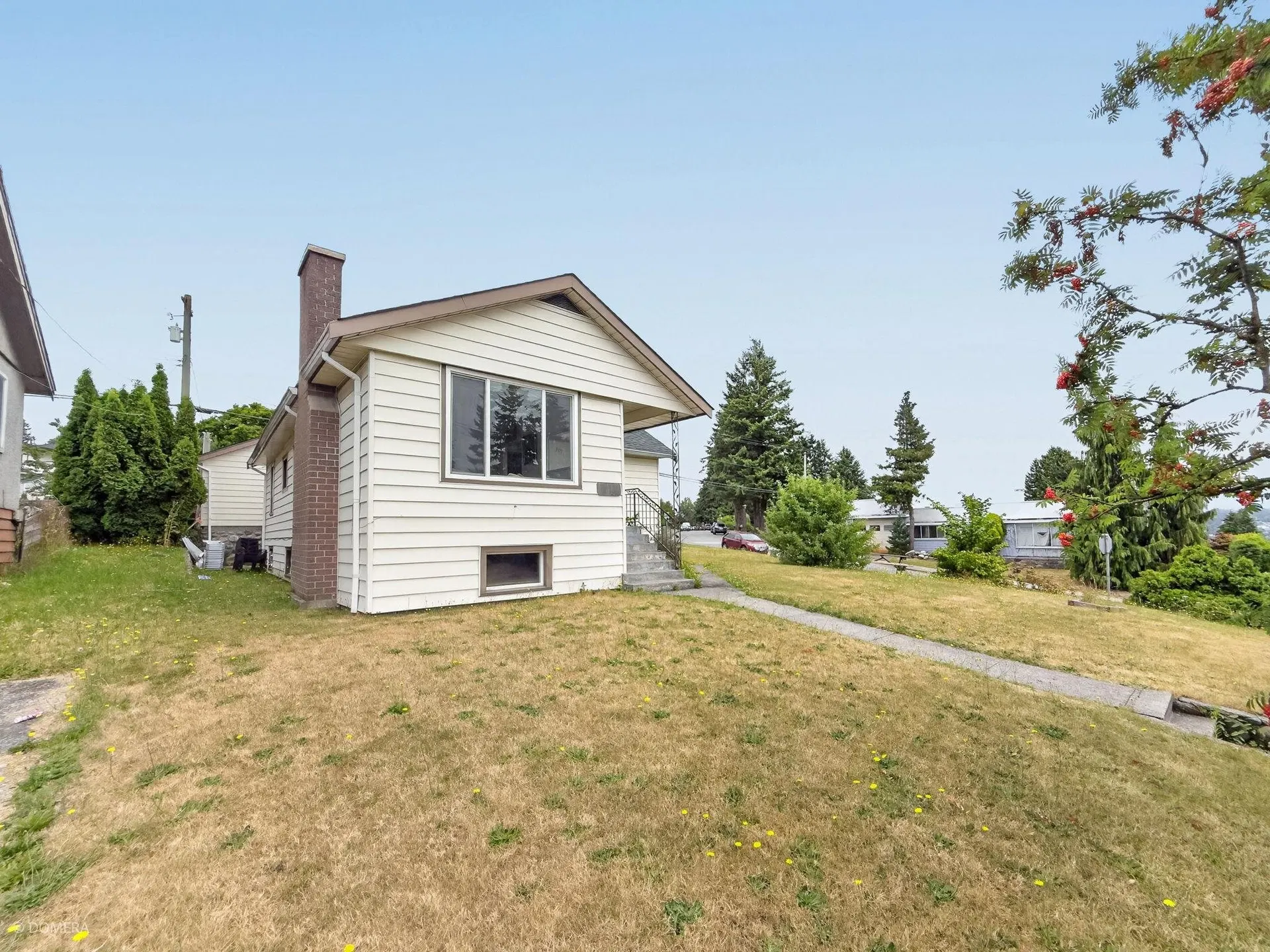Photo 1 of 8 at 319 E Eighth Avenue
