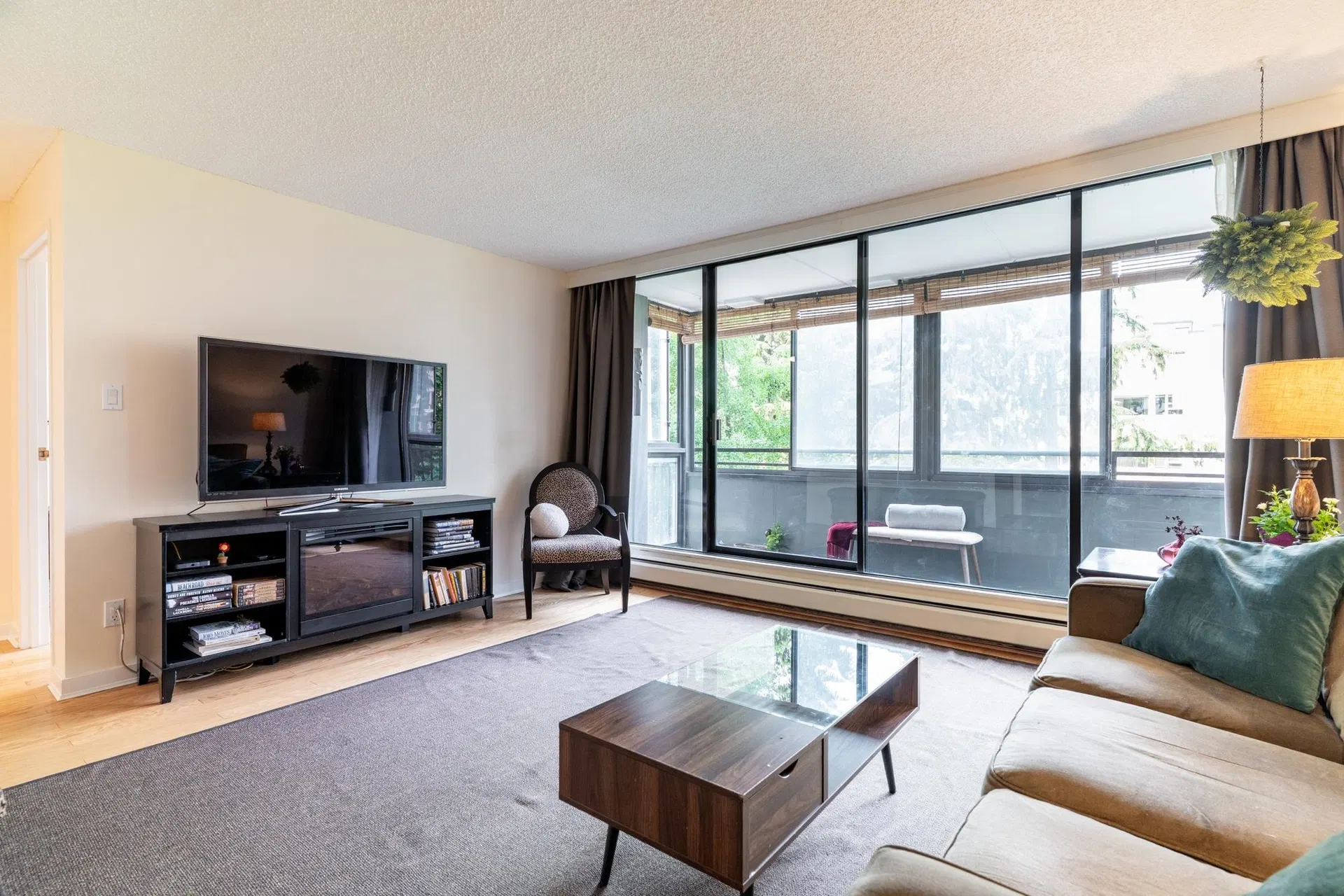 Photo 4 of 31 at #405 – 1816 Haro Street