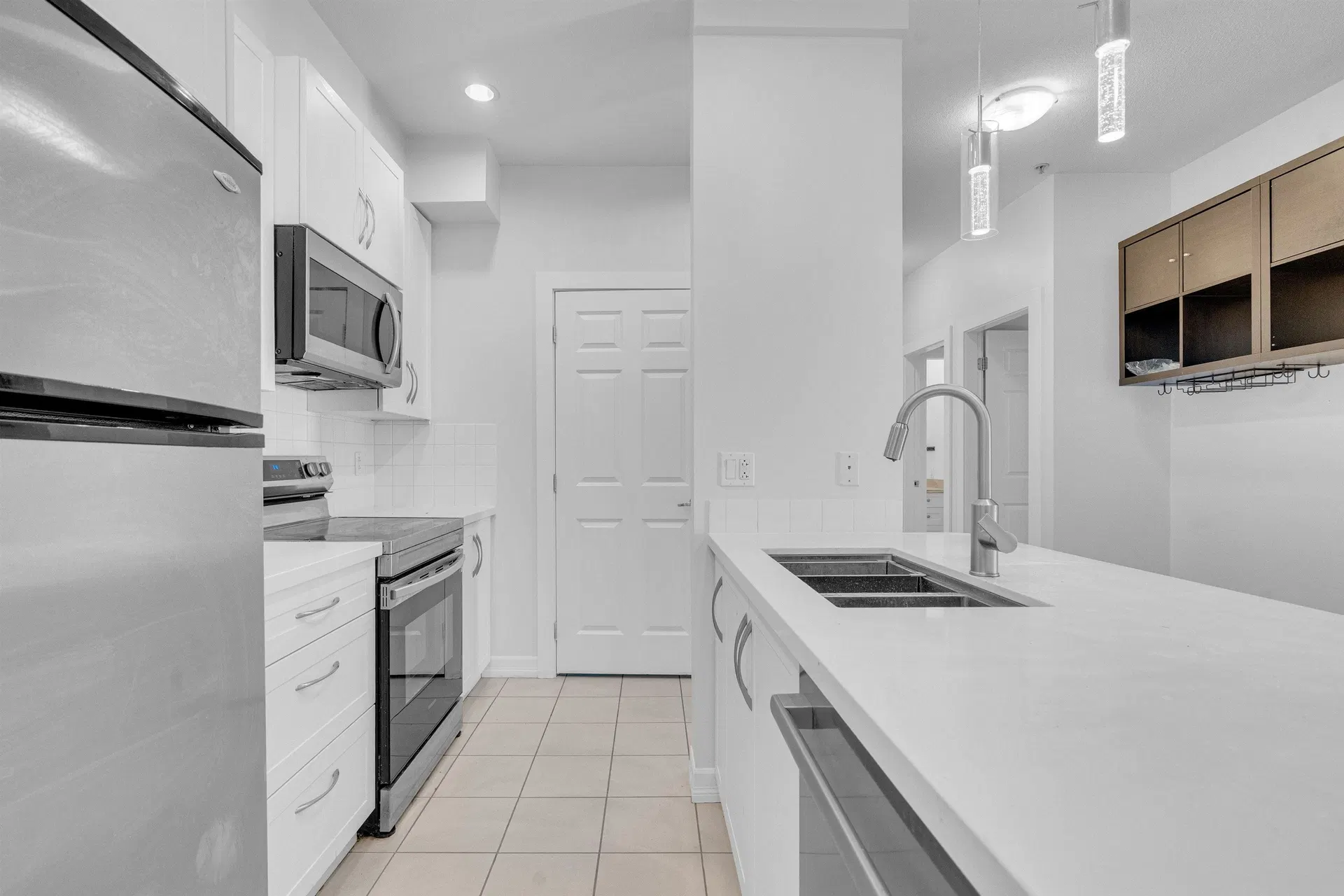 Photo 3 of 38 at #415 – 10237 133 Street