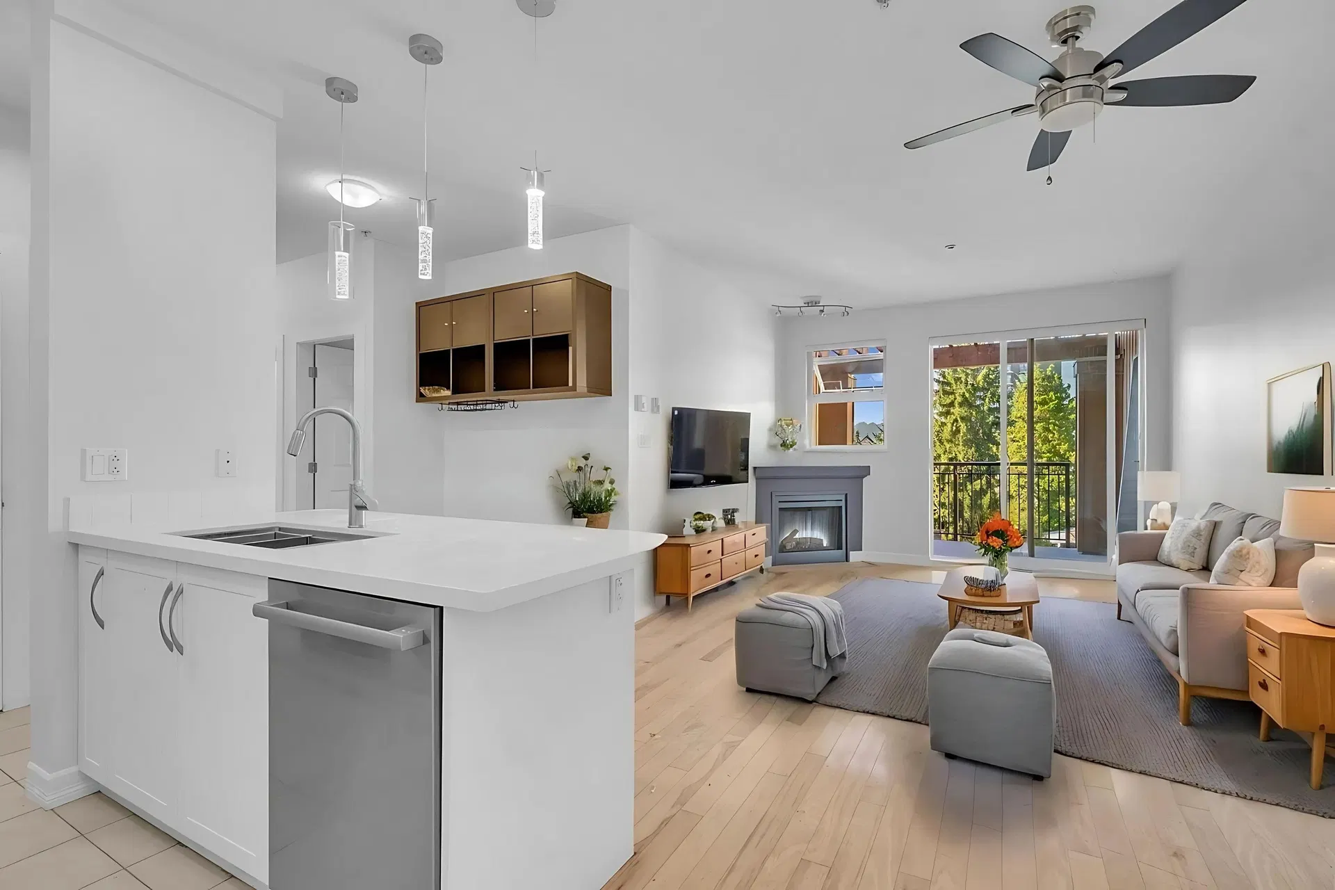 Photo 4 of 38 at #415 – 10237 133 Street