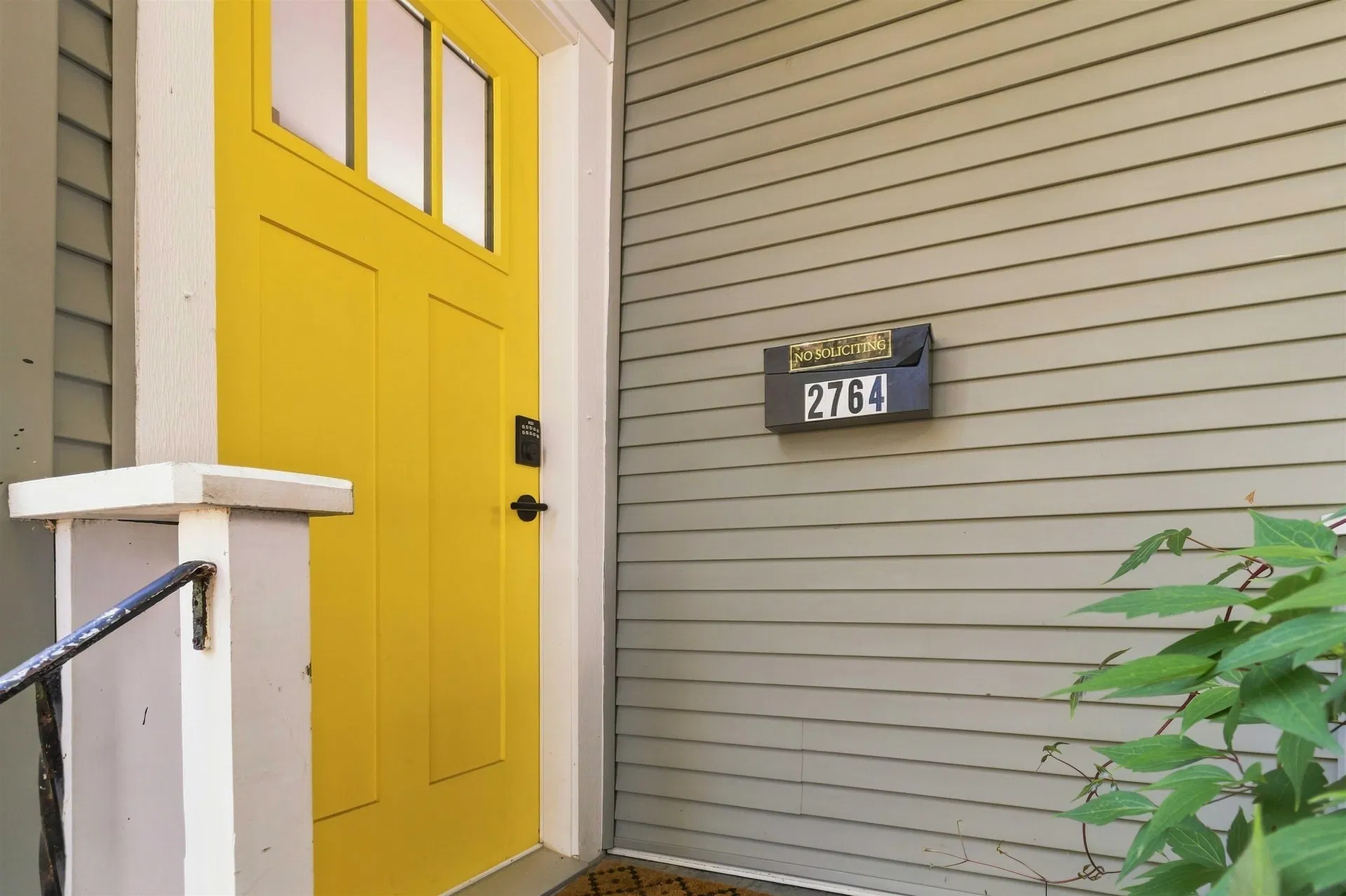 Photo 2 of 40 at 2764 Dundas Street