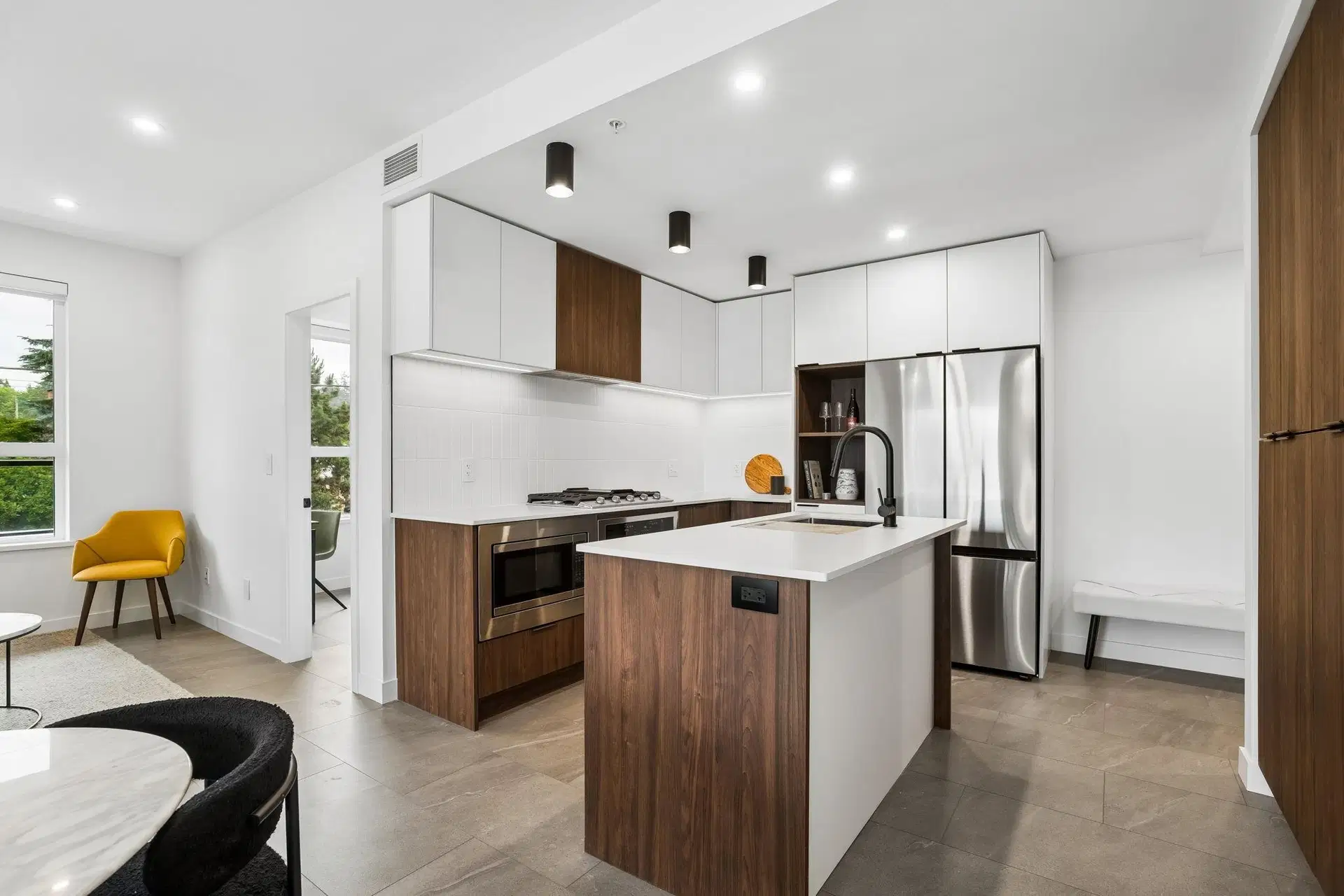 #206 – 623 Kemsley Avenue