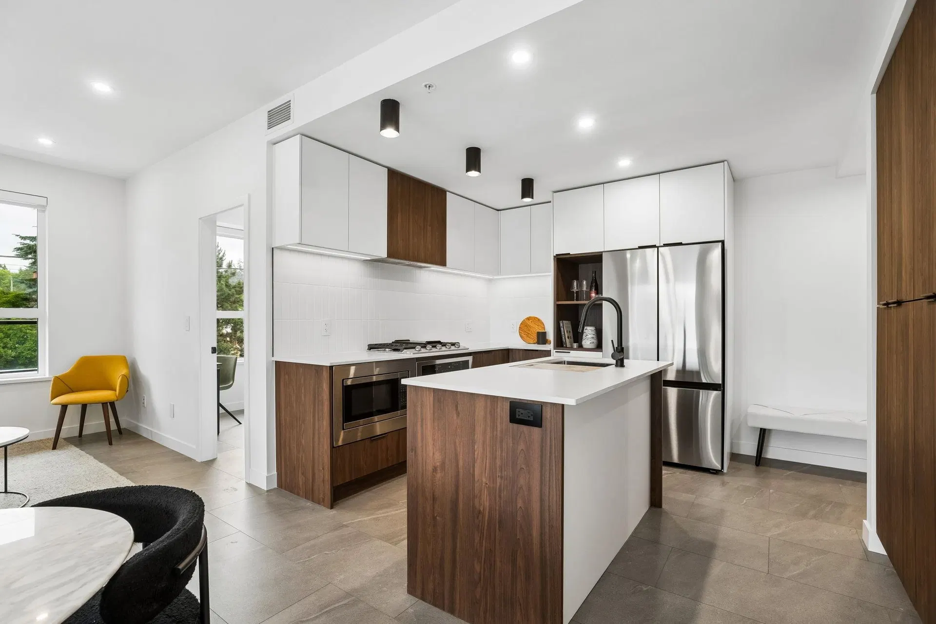 #206 – 623 Kemsley Avenue