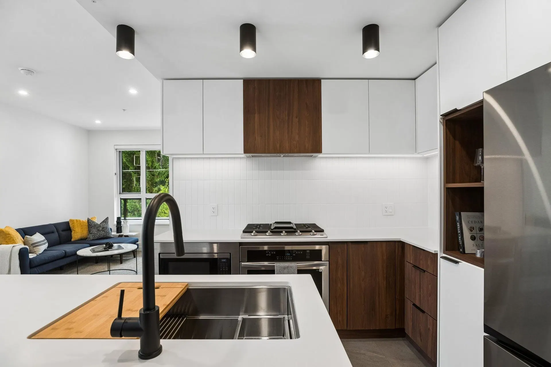 Photo 3 of 40 at #206 – 623 Kemsley Avenue