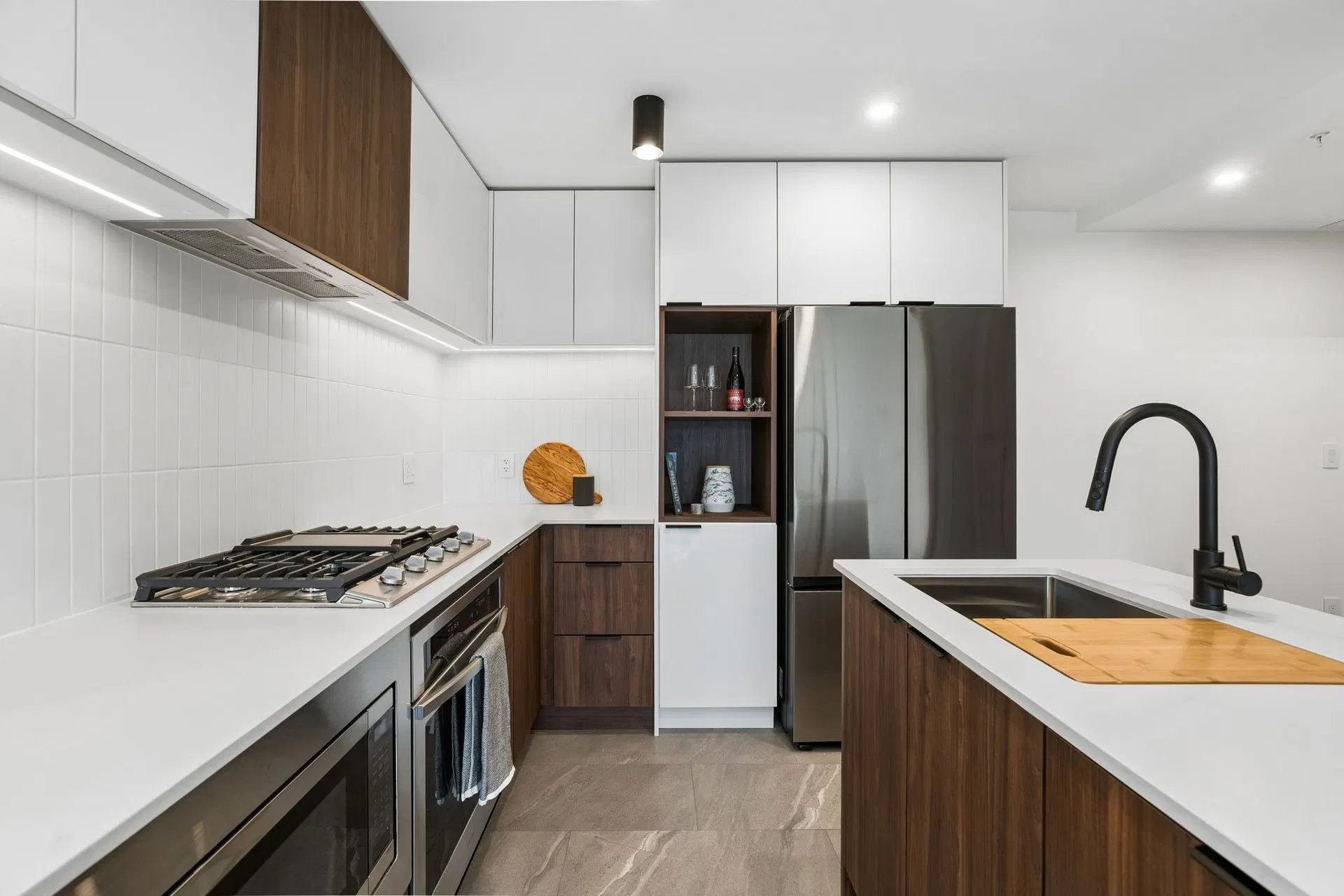 Photo 4 of 40 at #206 – 623 Kemsley Avenue