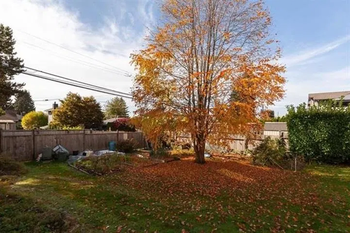 Photo 4 of 11 at 221 W 28th Street