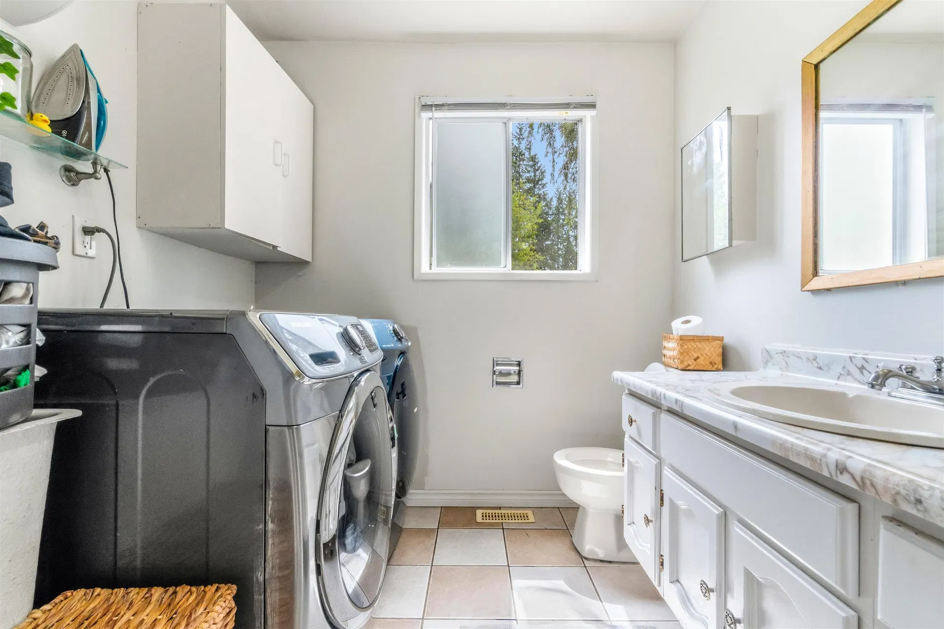 Photo 2 of 40 at 23338 56 Avenue