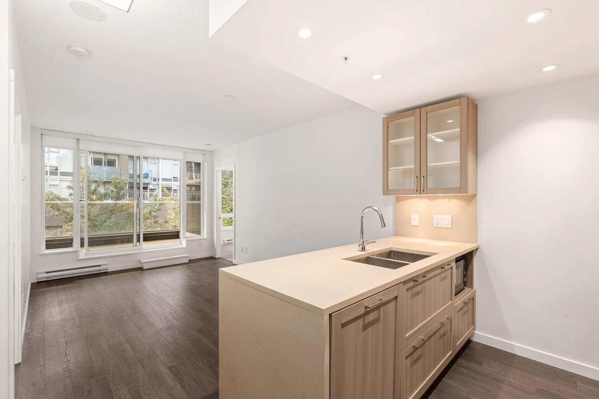 #621 – 5598 Ormidale Street