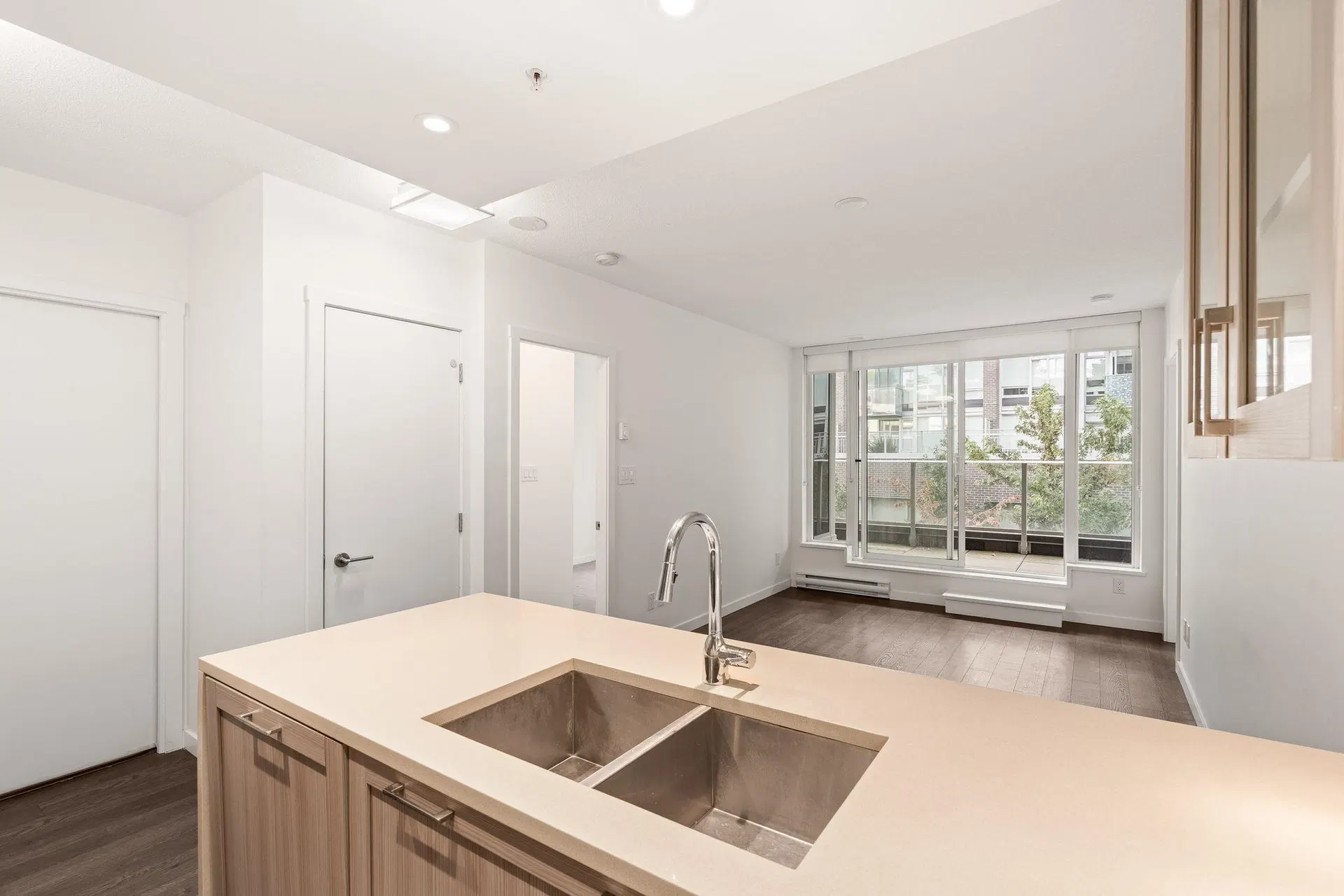 Photo 5 of 18 at #621 – 5598 Ormidale Street