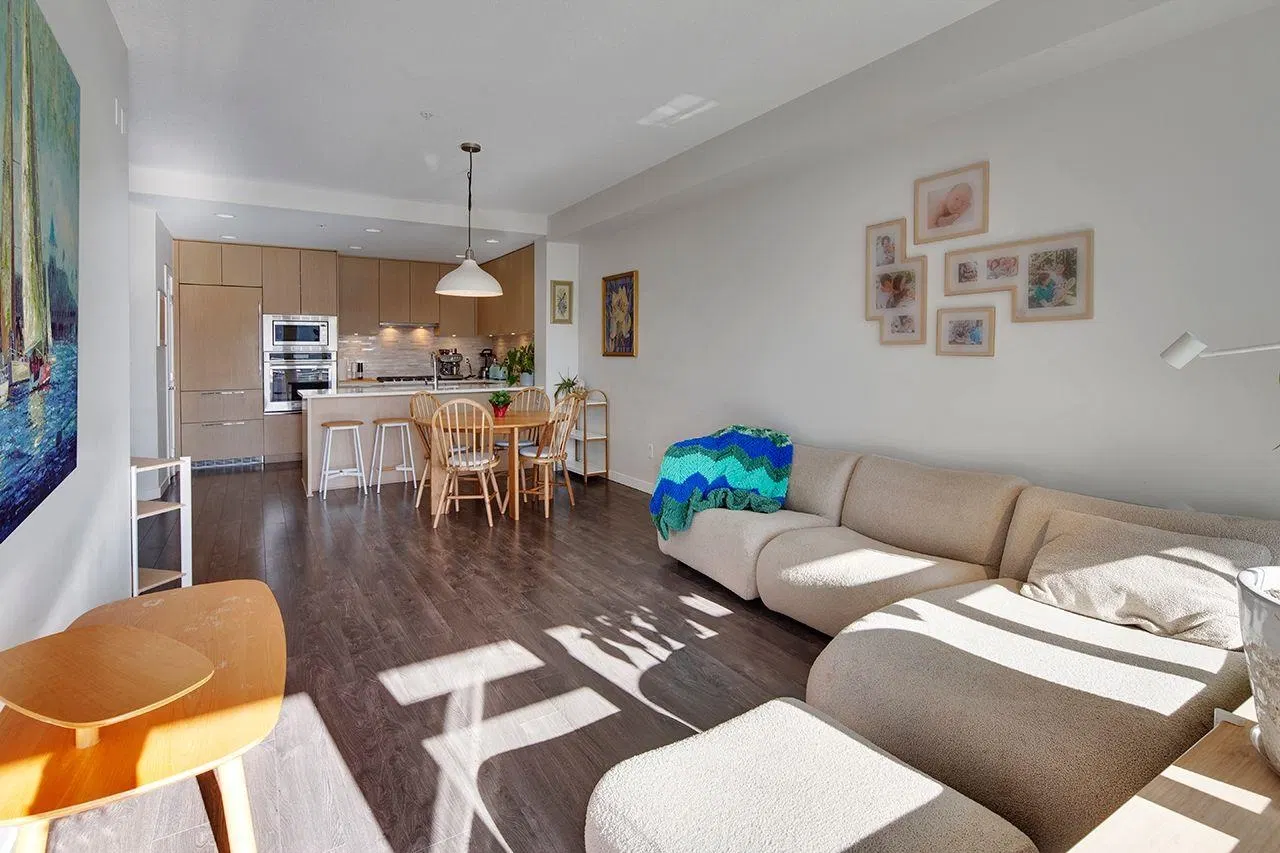 Photo 4 of 33 at #207 – 3825 Cates Landing Way