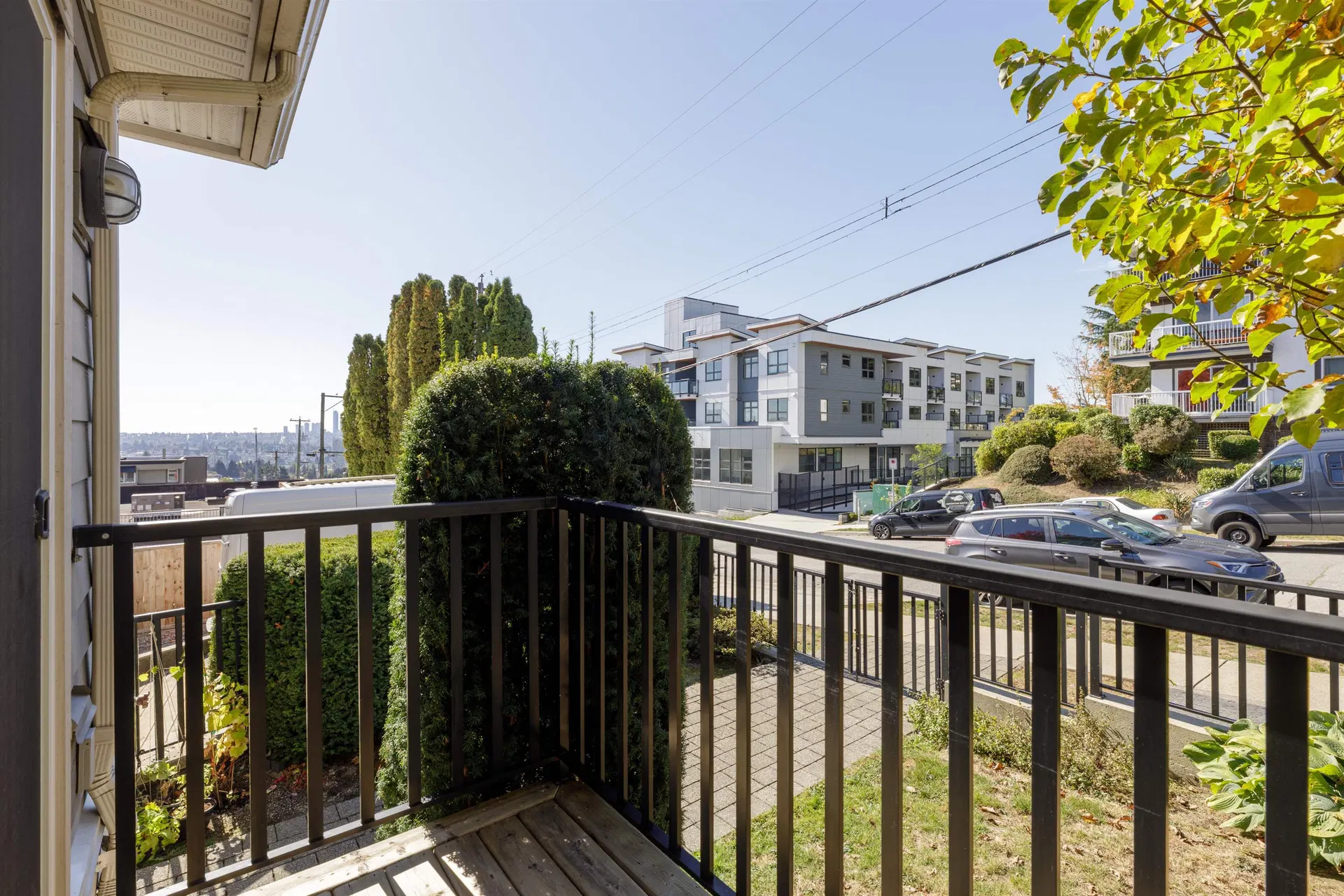 Photo 3 of 29 at #1 – 388 Ellesmere Avenue