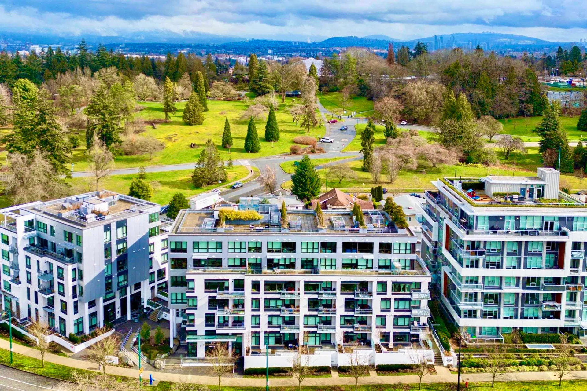#302 – 4932 Cambie Street