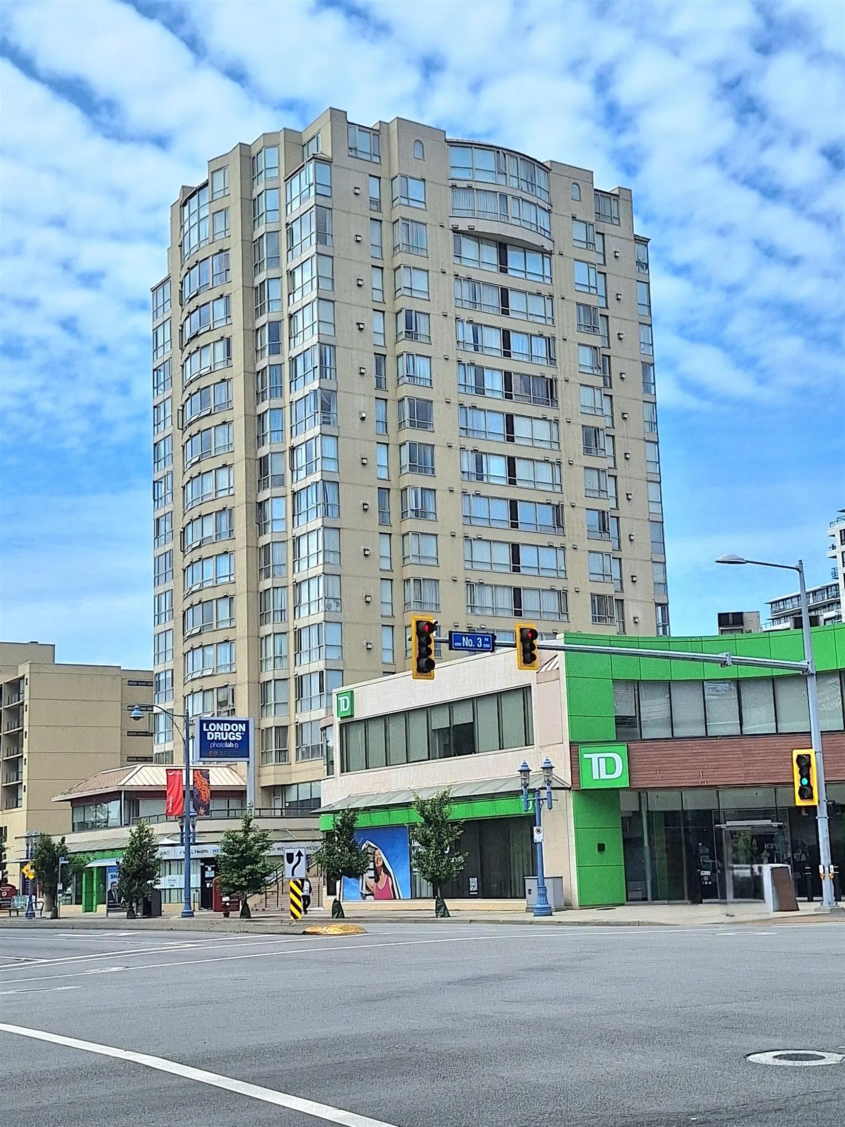 Photo 3 of 33 at #805 – 7995 Westminster Highway