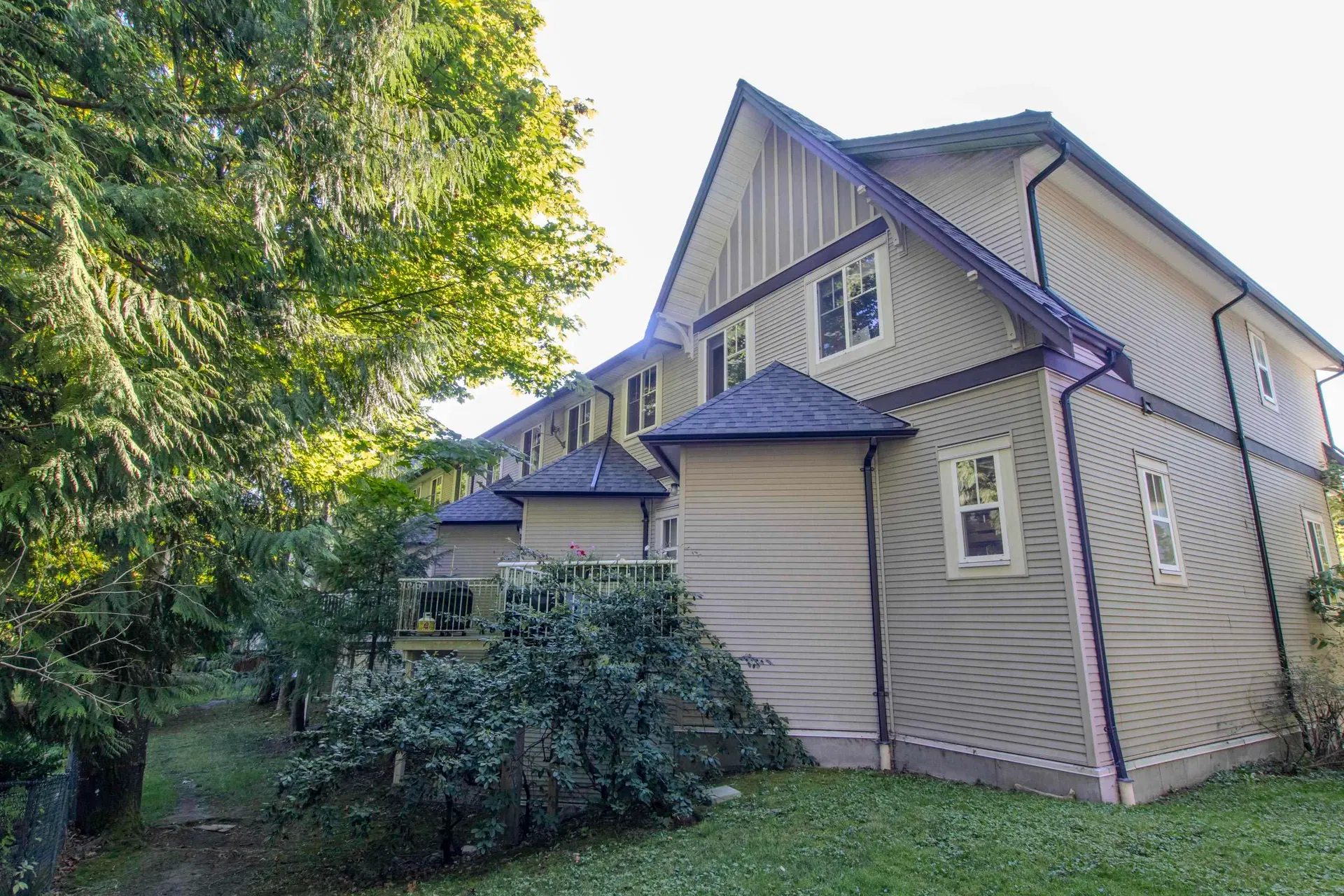 Photo 3 of 28 at #31 – 1800 Mamquam Road