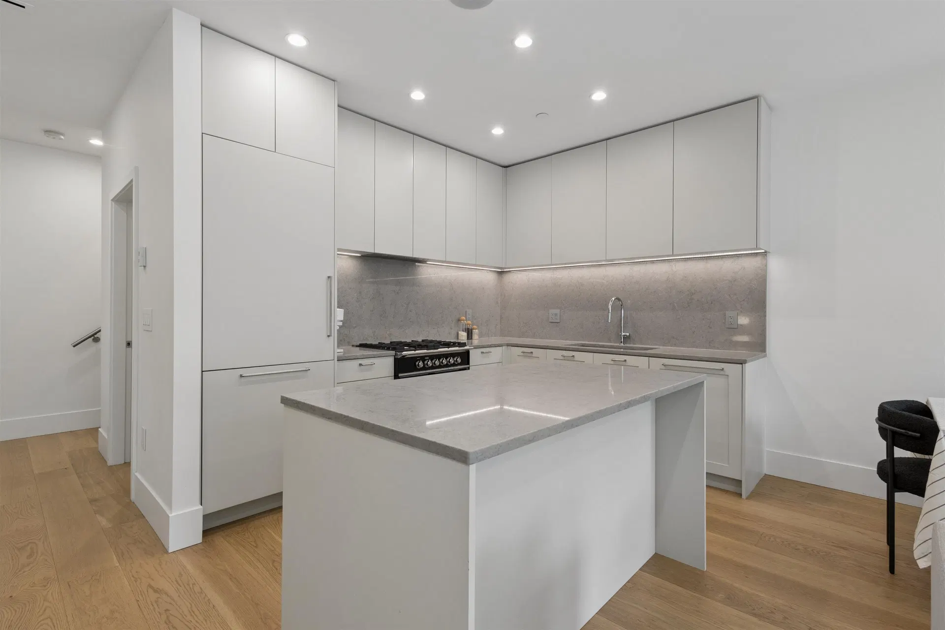 Photo 3 of 40 at 1014 E 16th Avenue