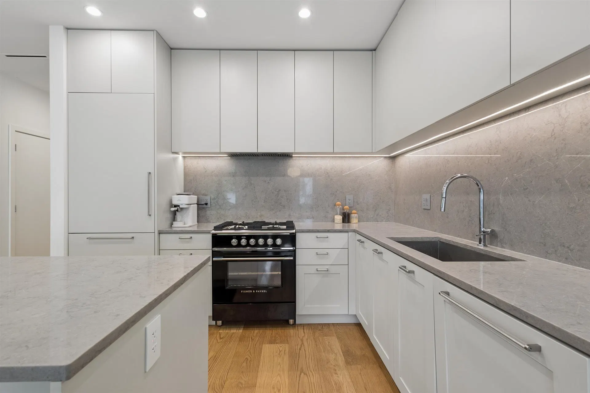 Photo 4 of 40 at 1014 E 16th Avenue