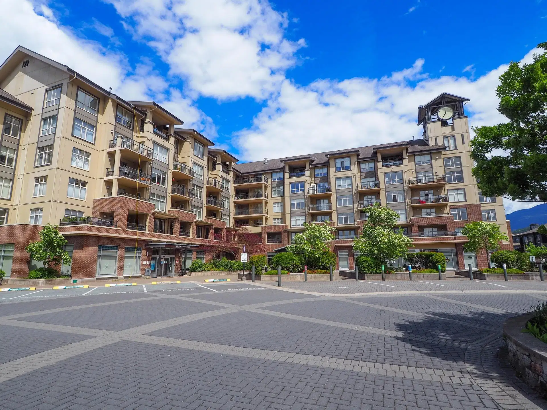 #318 – 1211 Village Green Way