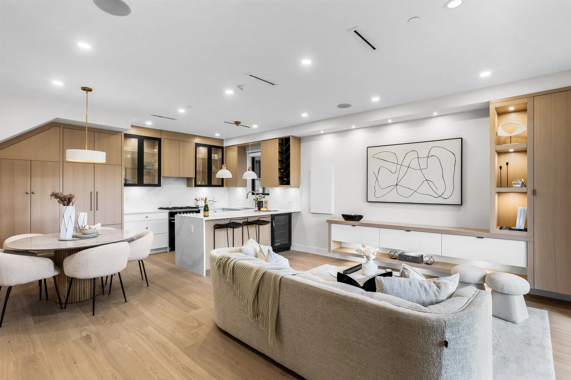 Photo 5 of 20 at #1 – 165 E 45th Avenue