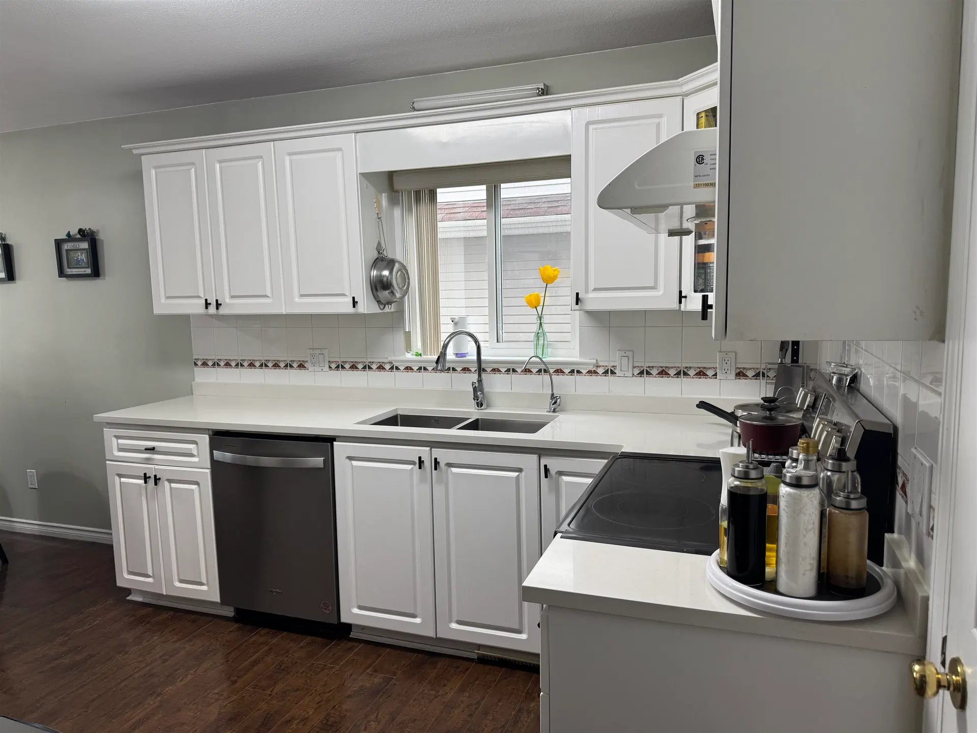Photo 5 of 18 at 5142 Manor Street