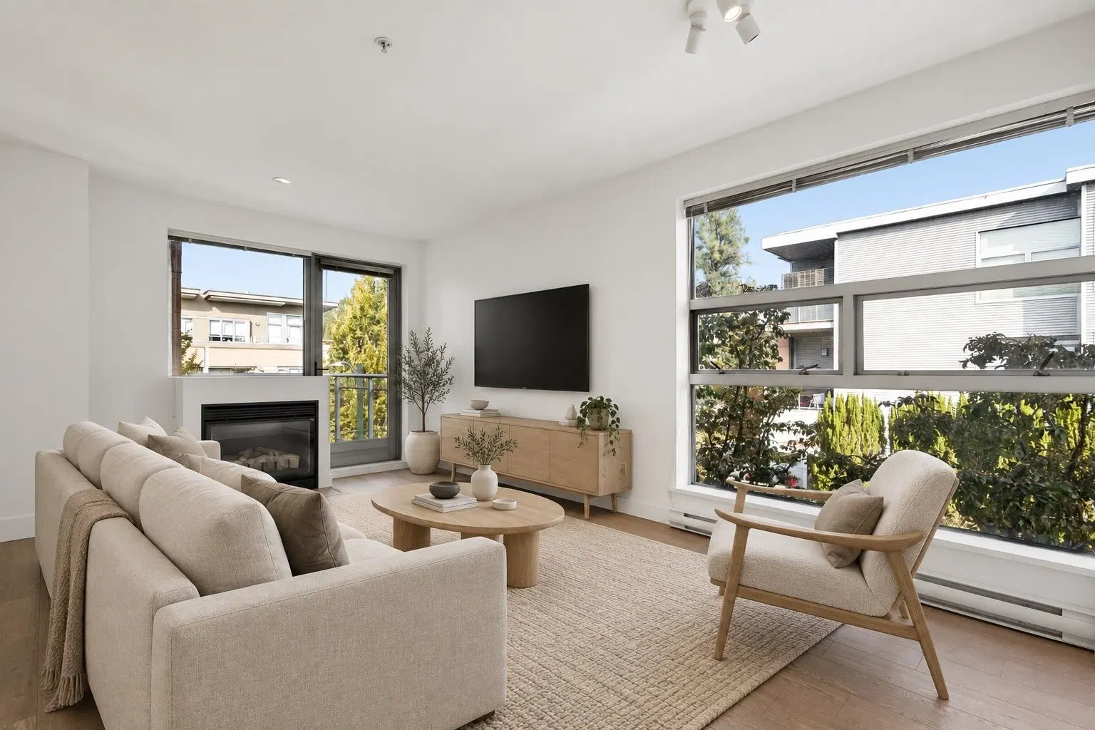 Photo 3 of 33 at #307 – 2680 Arbutus Street