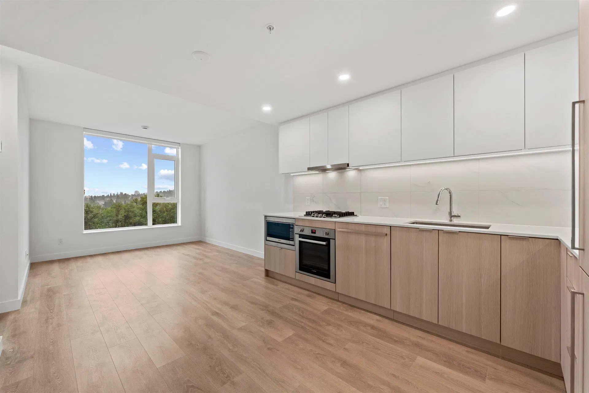 Photo 5 of 23 at #910 – 308 Alderson Avenue