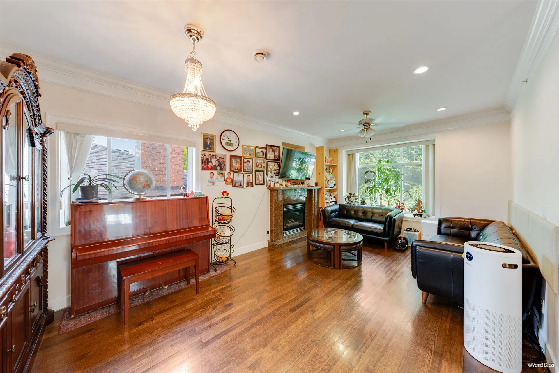 Photo 5 of 40 at 3036 E 1st Avenue