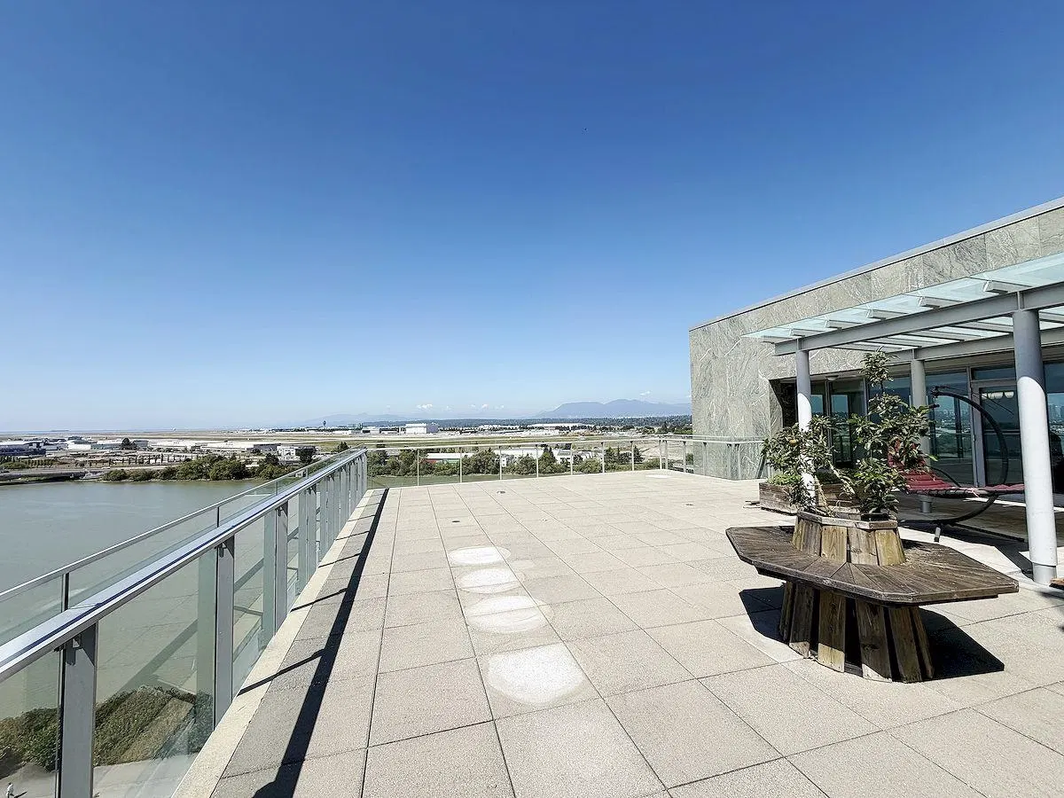 Photo 2 of 4 at Sub-penthouse – 6633 Pearson Way