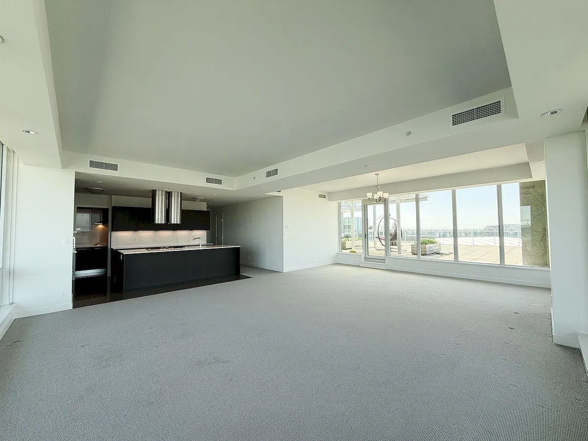 Photo 4 of 4 at Sub-penthouse – 6633 Pearson Way