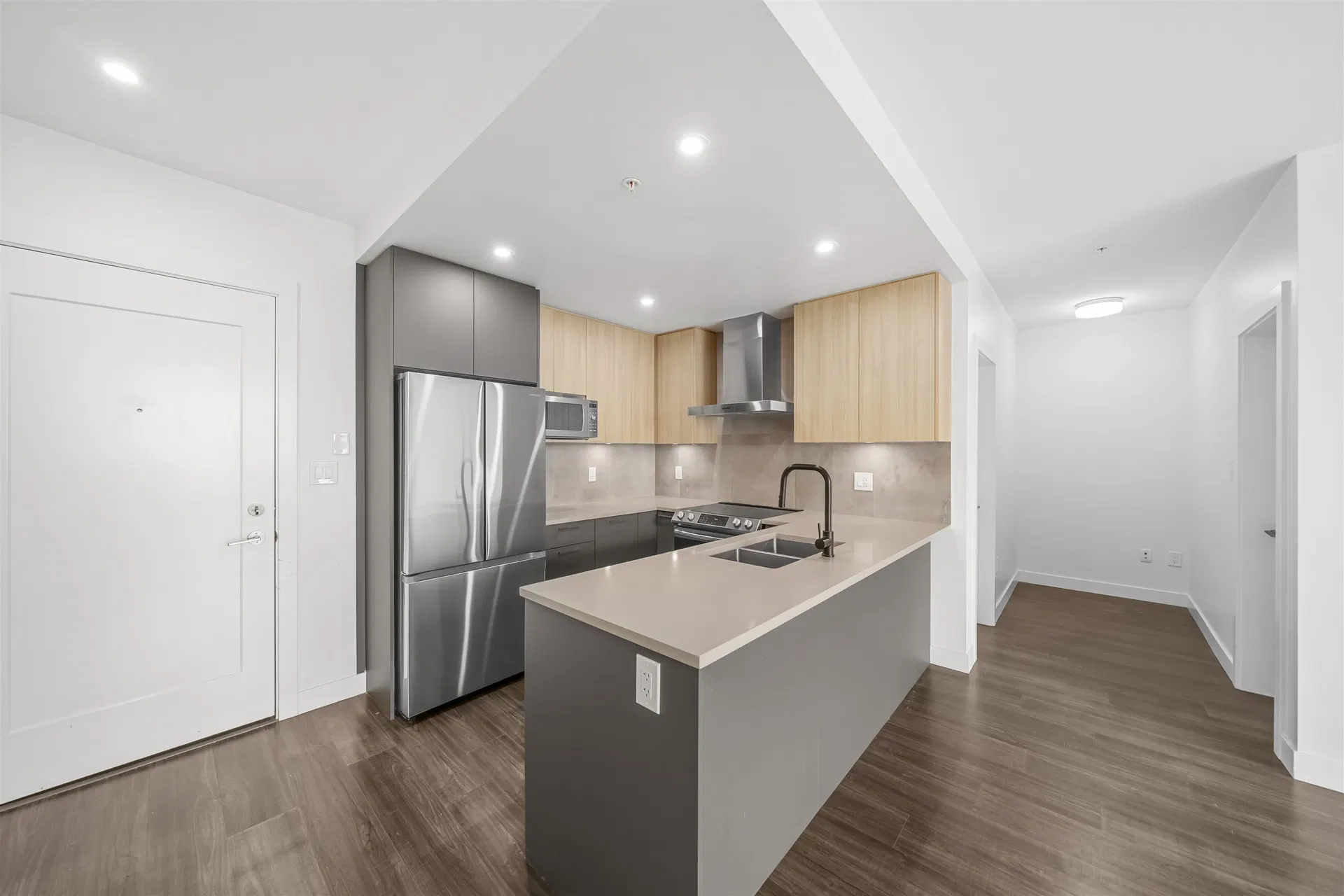 Photo 3 of 39 at #209 – 31940 Raven Avenue