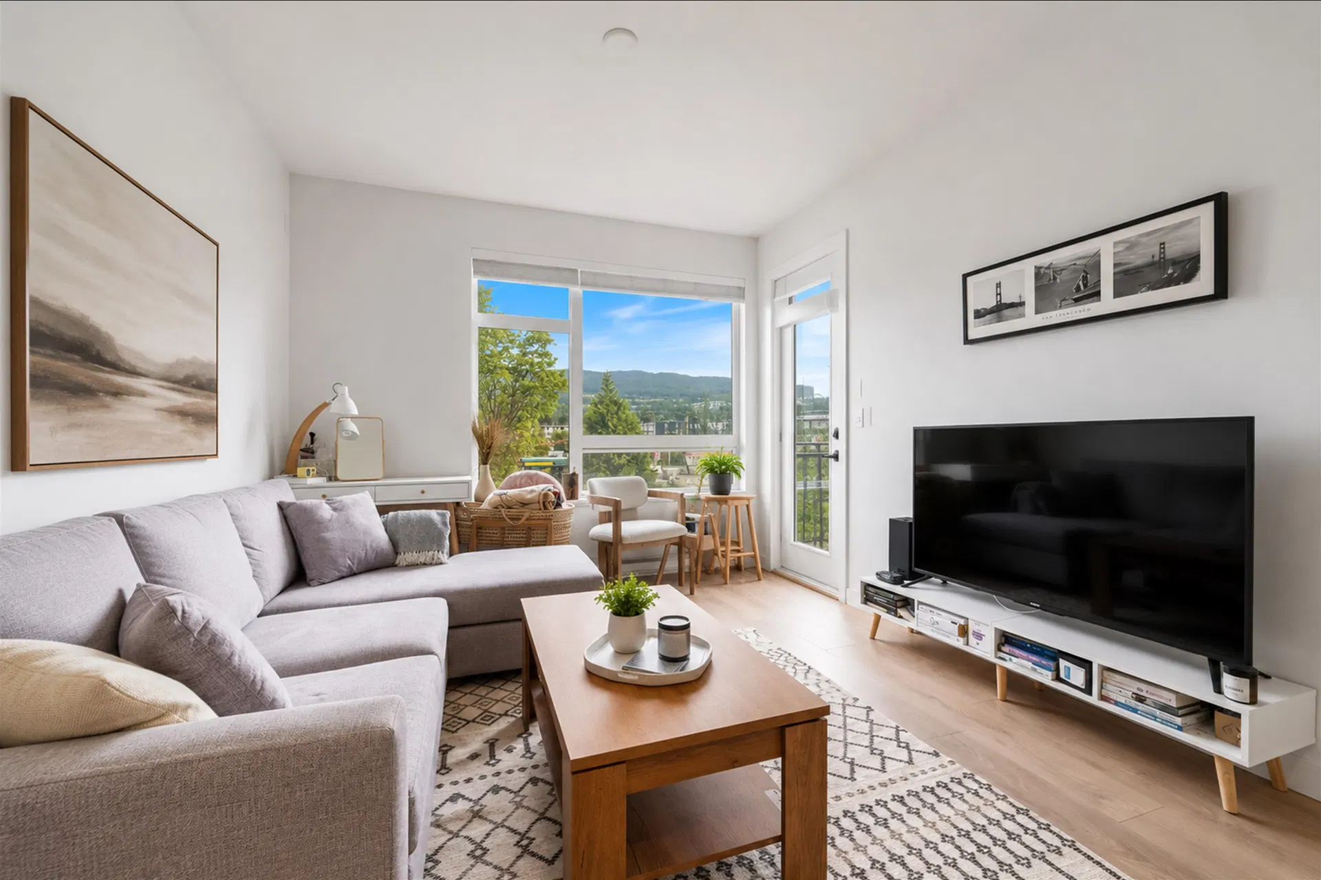 Photo 3 of 33 at #303 – 3038 St George Street