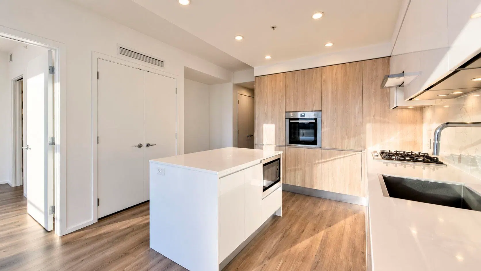 Photo 5 of 19 at #1805 – 3888 Evergreen Place
