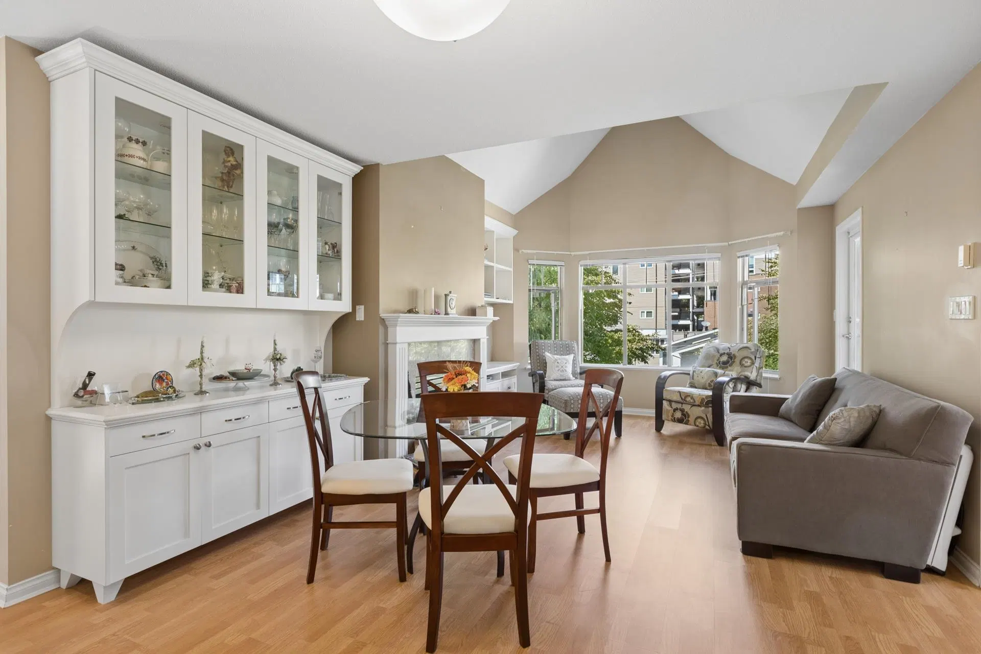 Photo 2 of 39 at #505 – 2059 Chesterfield Avenue