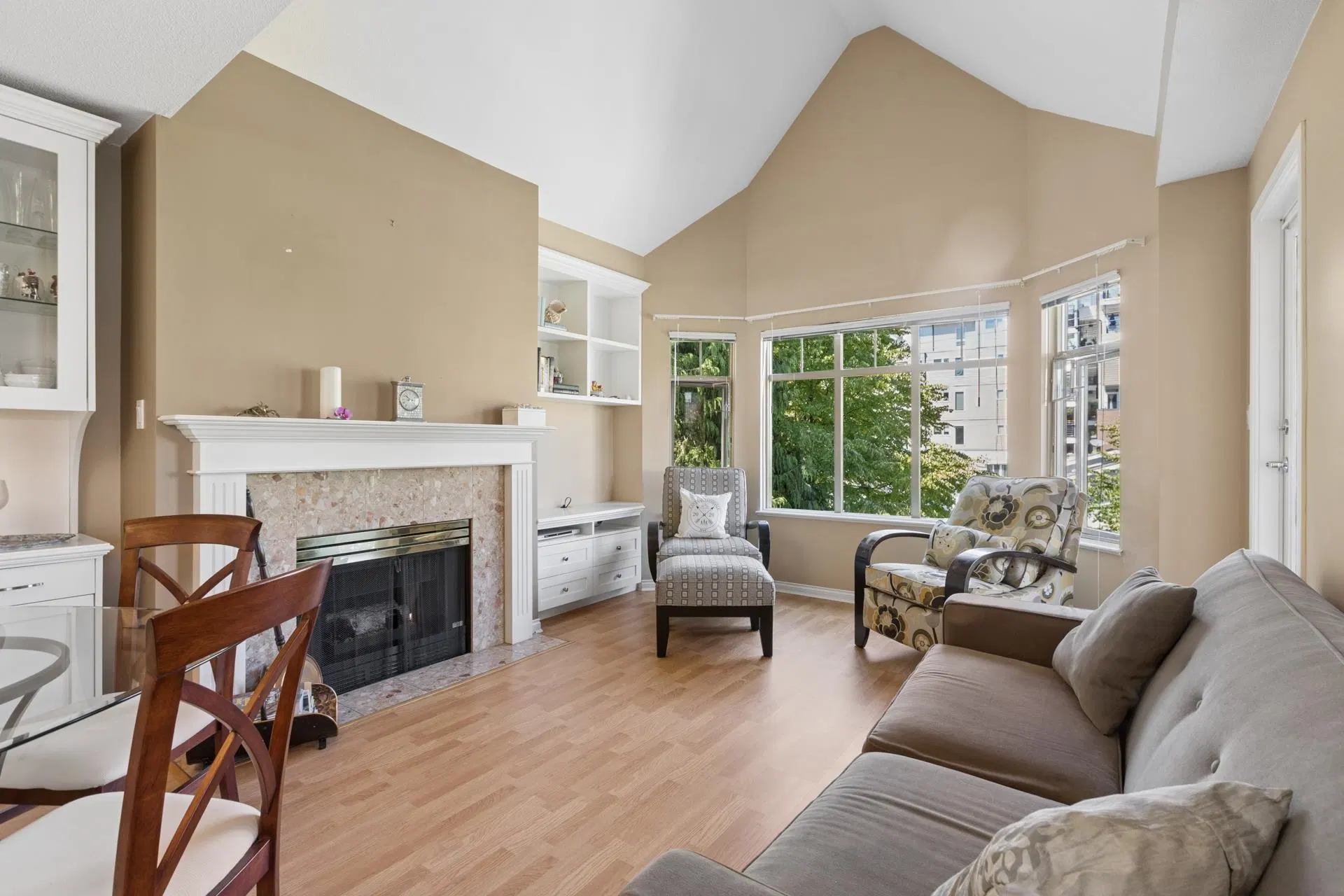 Photo 3 of 39 at #505 – 2059 Chesterfield Avenue