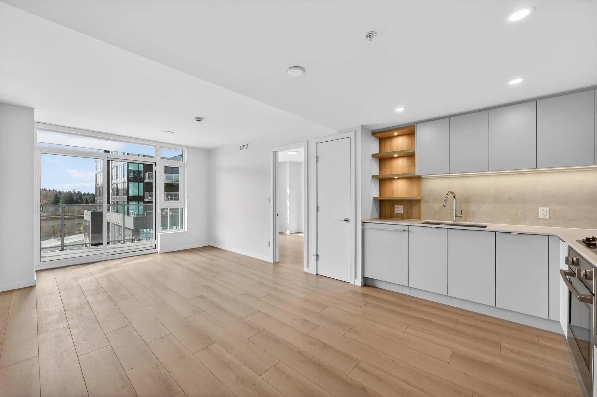 Photo 2 of 16 at #506 – 311 Alderson Avenue