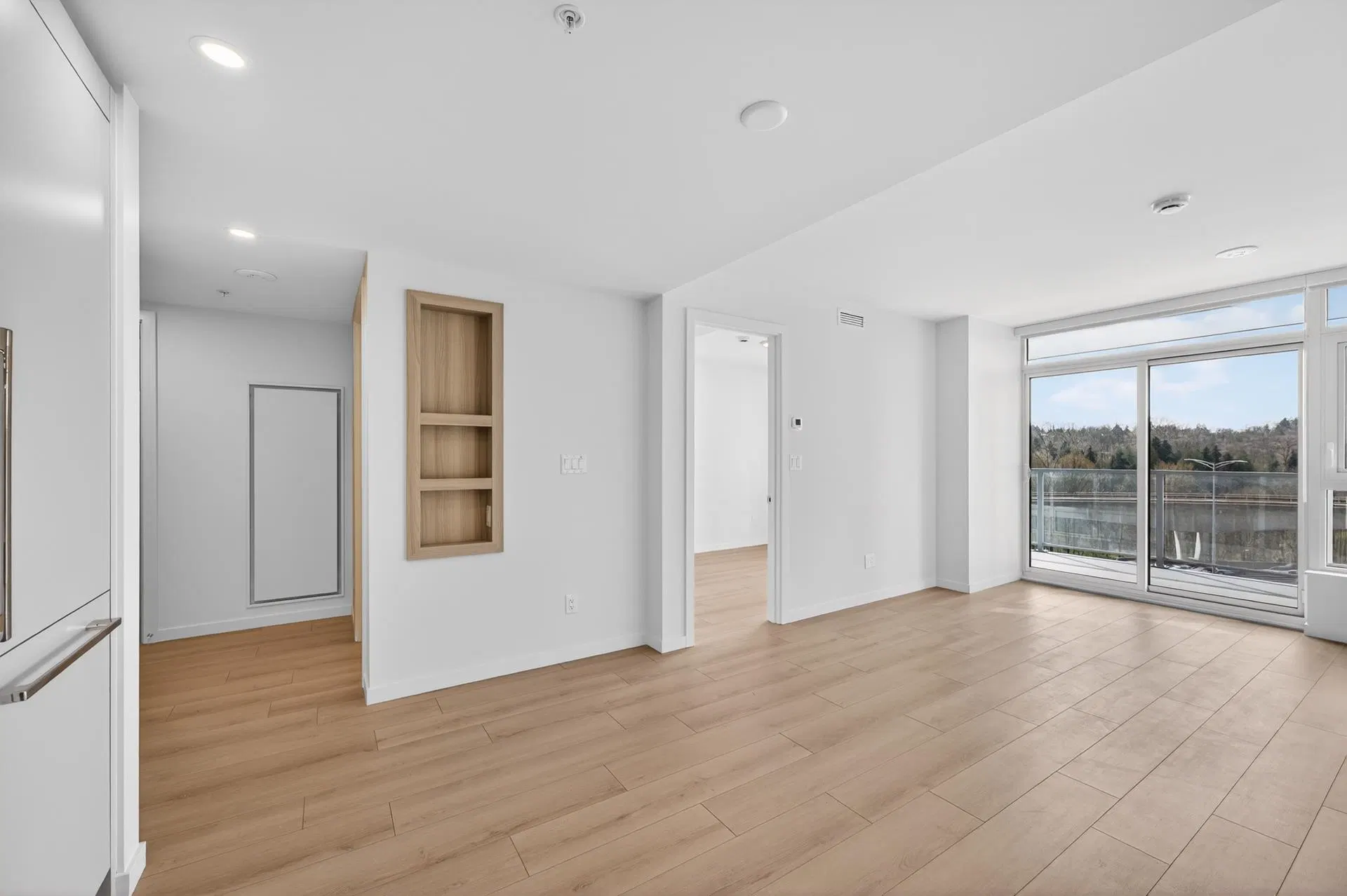 Photo 3 of 16 at #506 – 311 Alderson Avenue